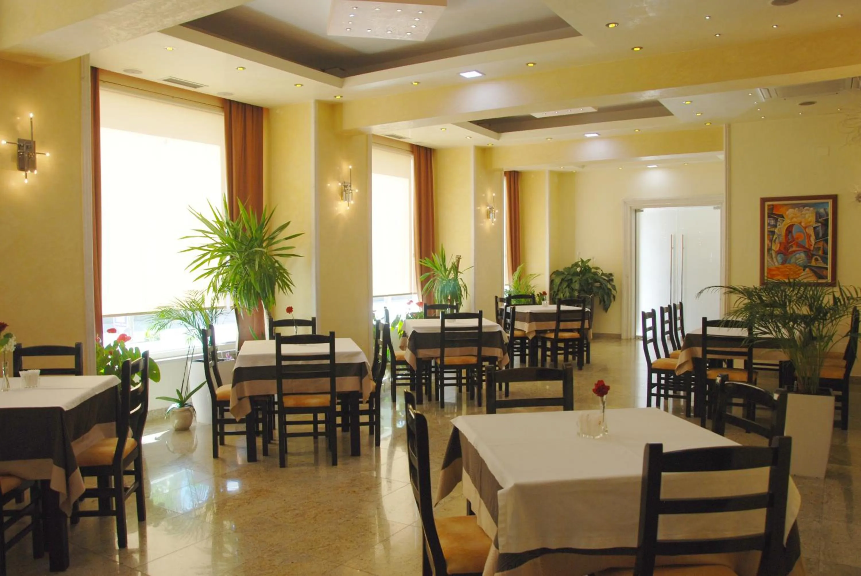 Restaurant/places to eat in Hotel Gega