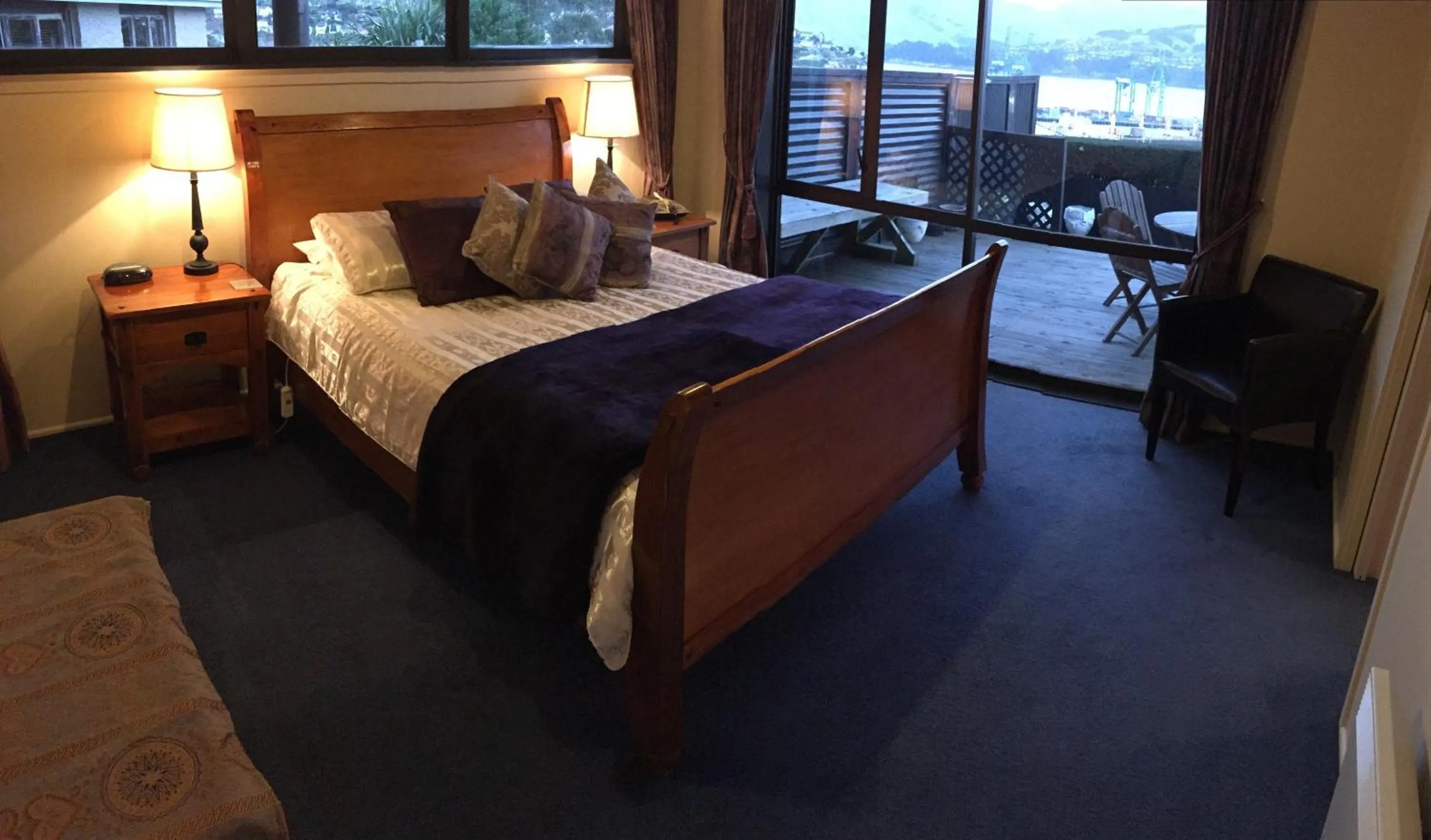 Shower, Bed in Harbour Lodge