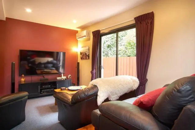 Communal lounge/ TV room in Harbour Lodge