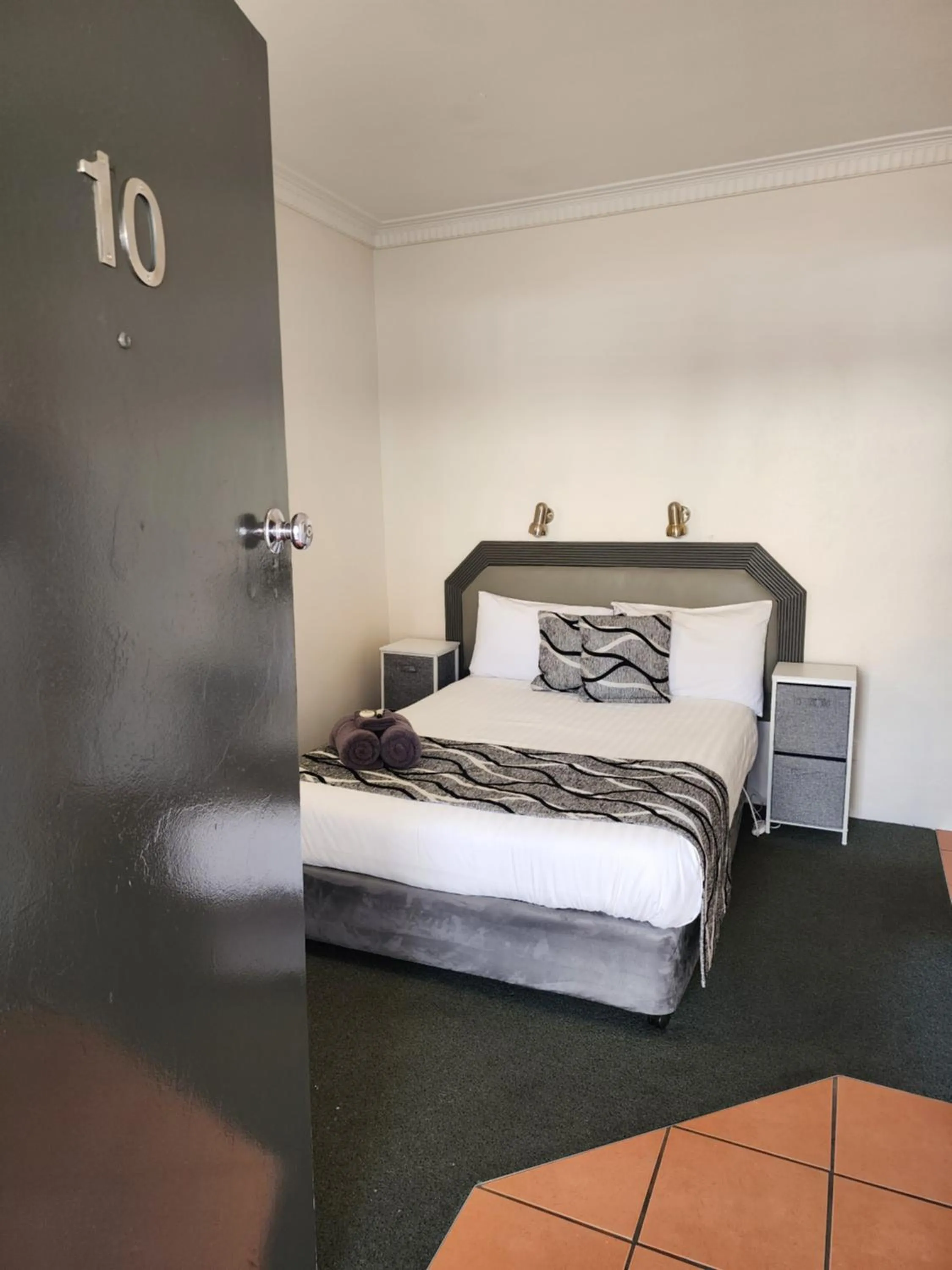 Bed in Inverell Motel