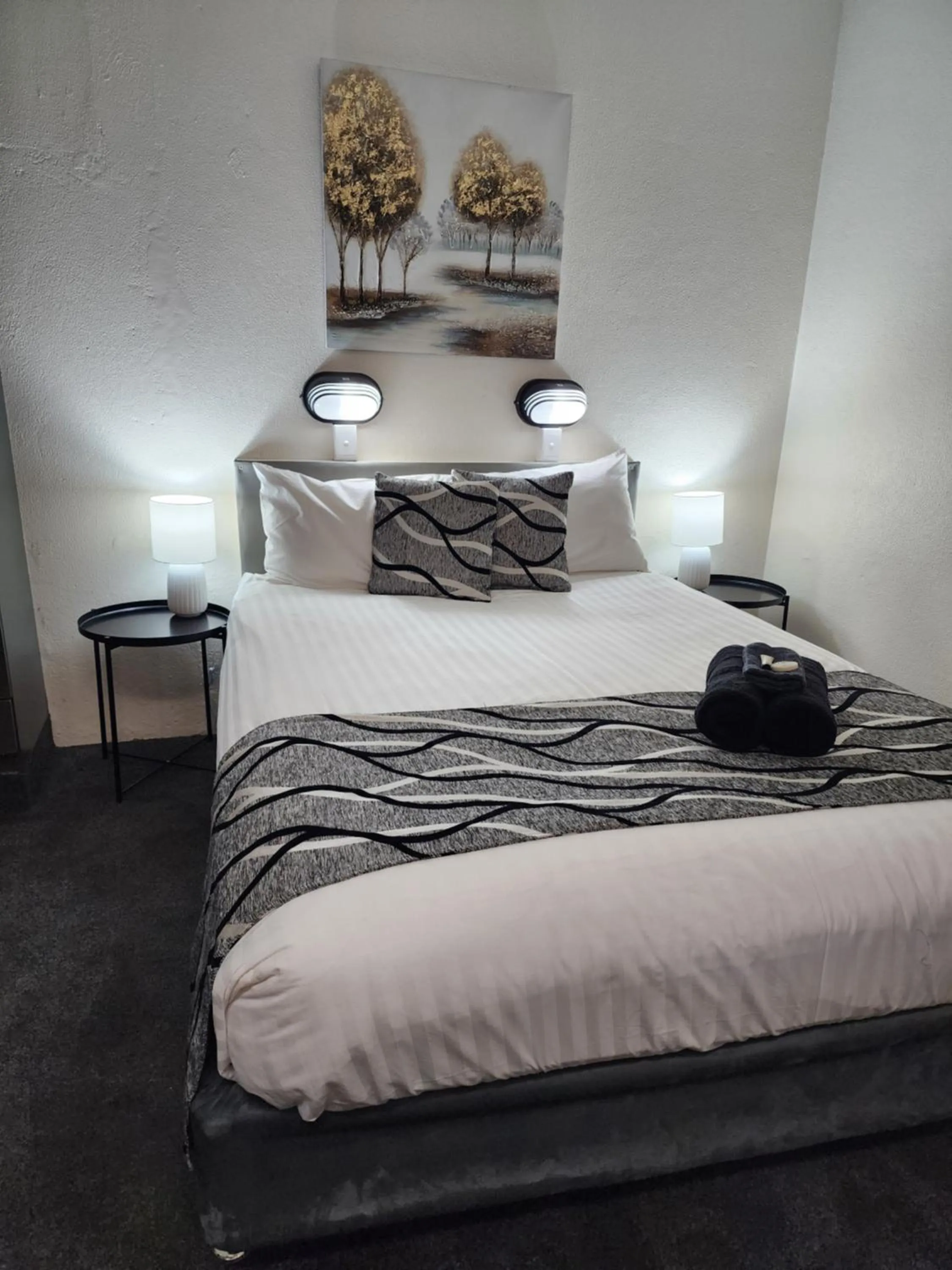 Bed in Inverell Motel