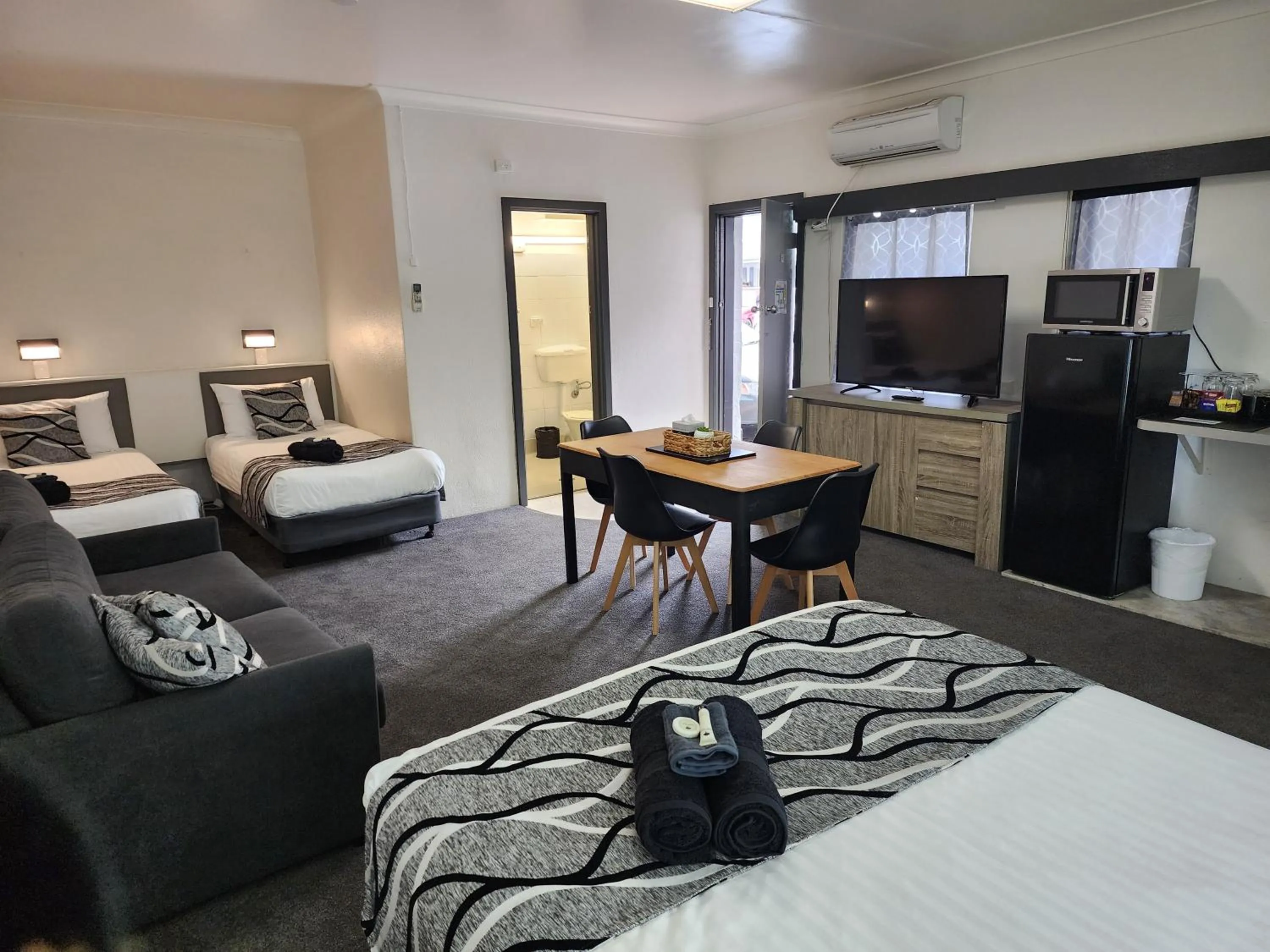 Bed in Inverell Motel