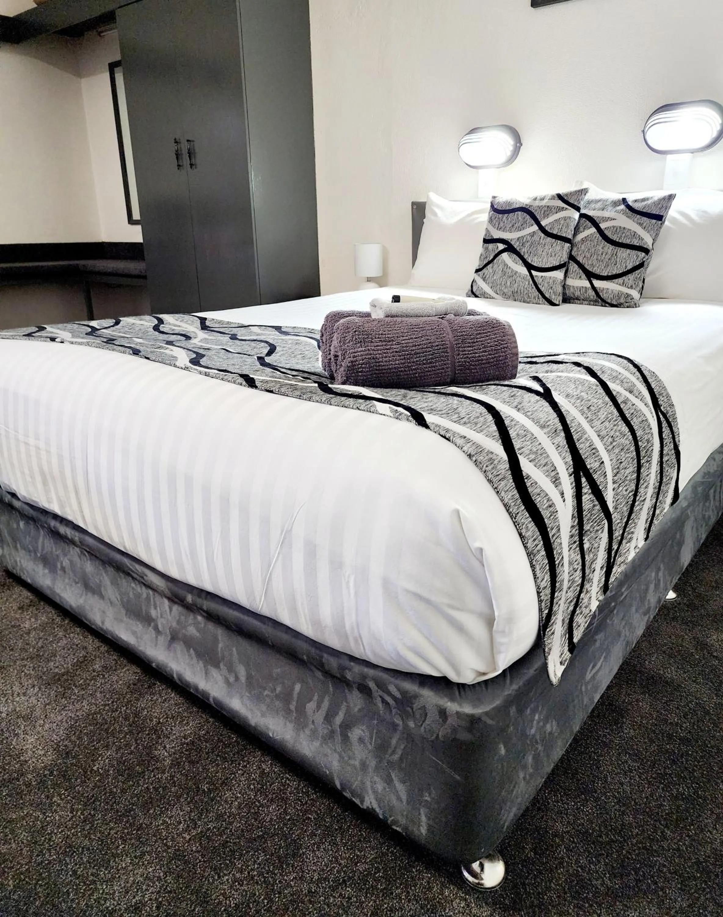 Bed in Inverell Motel