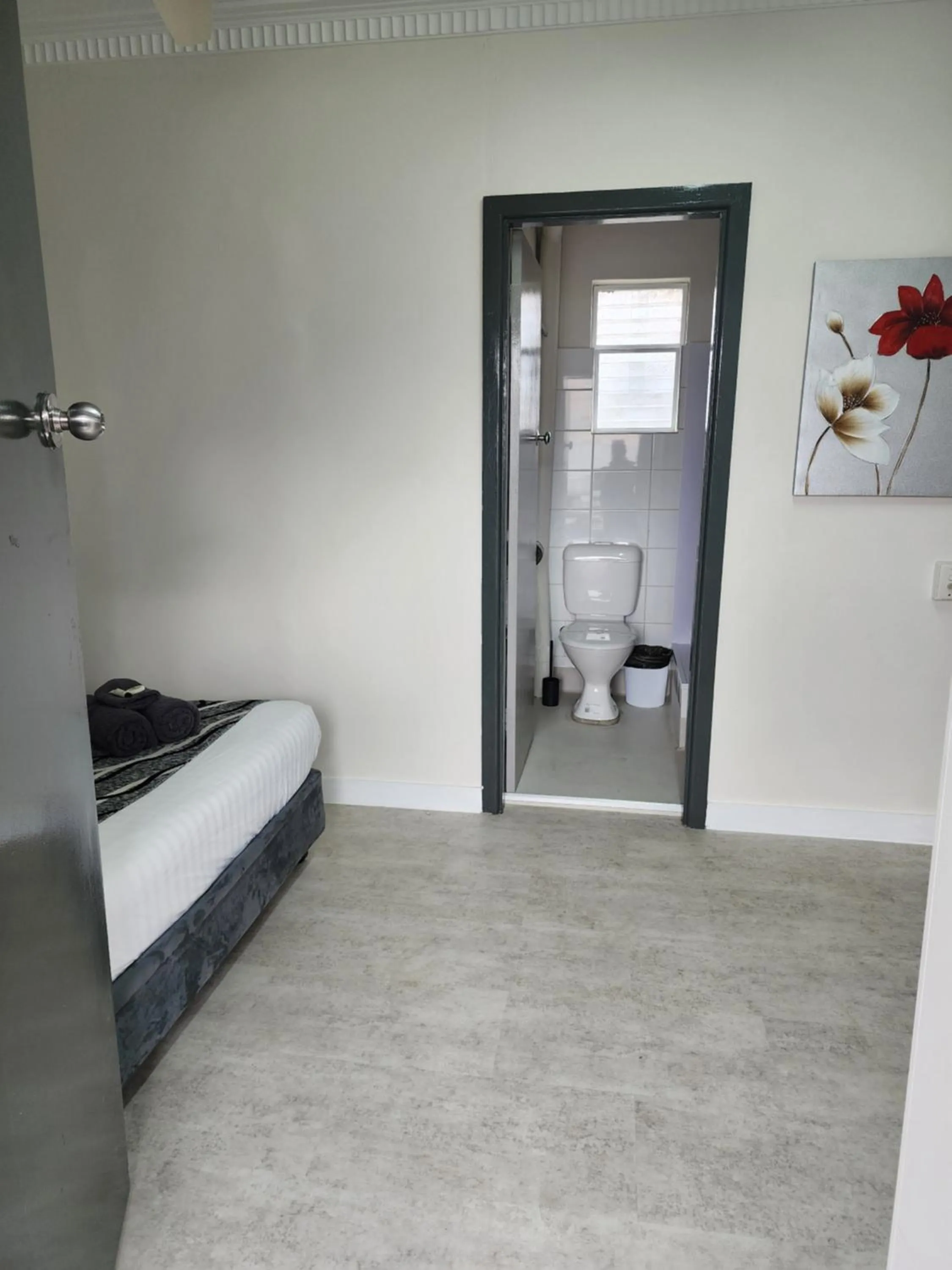 Bed in Inverell Motel