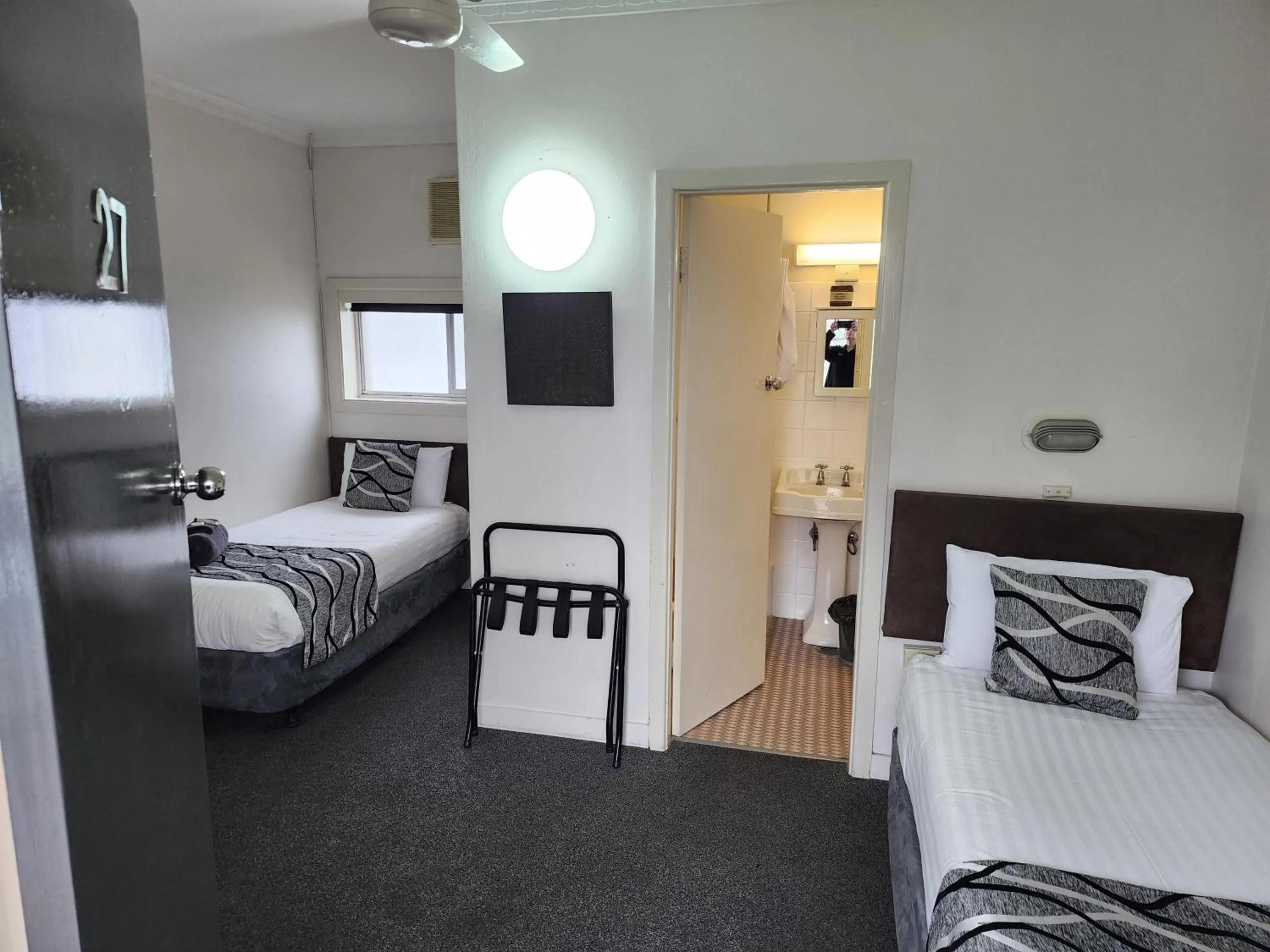 Bed in Inverell Motel