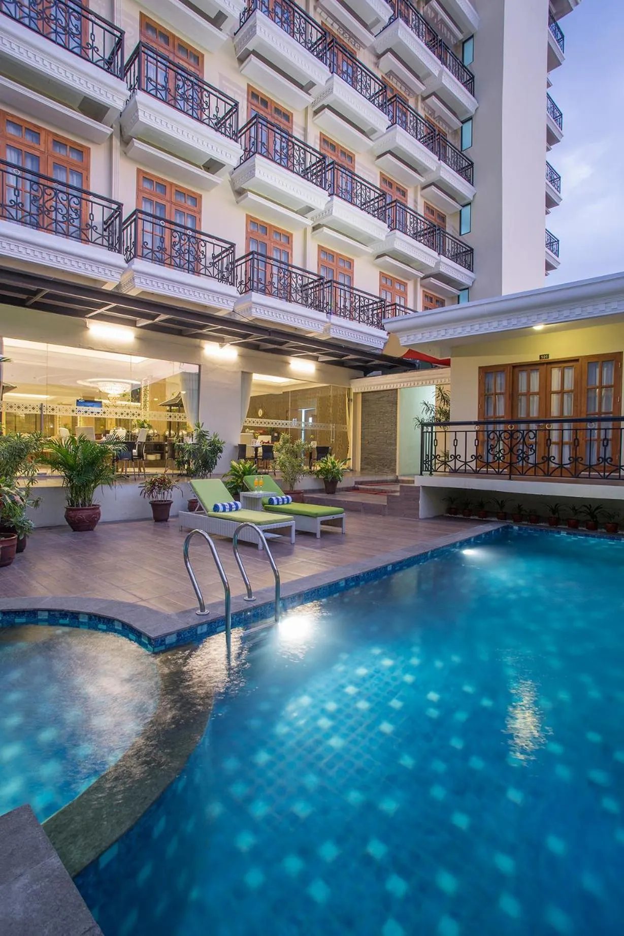 Facade/entrance in Prima In Hotel Malioboro