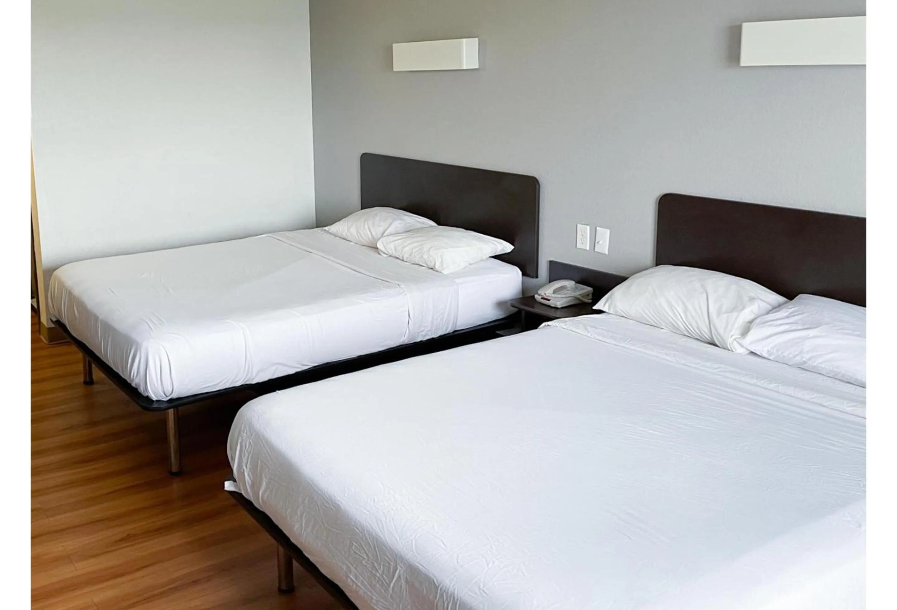 Bed in Studio 6 Indianapolis, IN - Southport