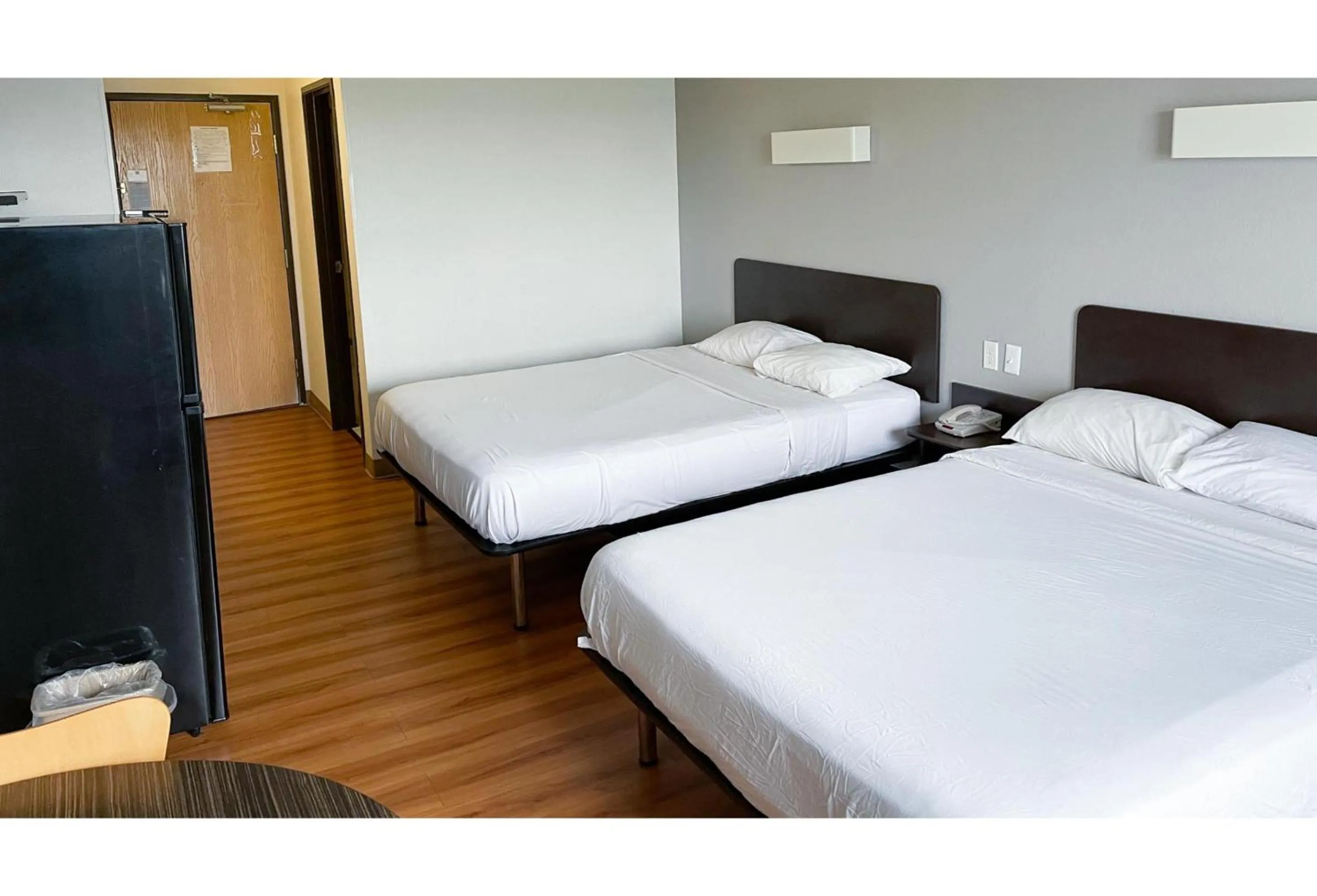 Bedroom, Bed in Studio 6 Indianapolis, IN - Southport