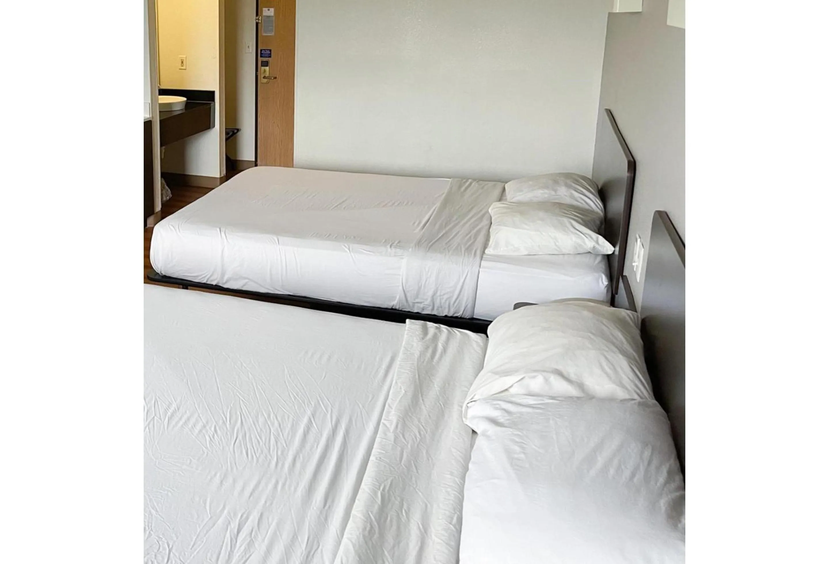 Bedroom, Bed in Studio 6 Indianapolis, IN - Southport