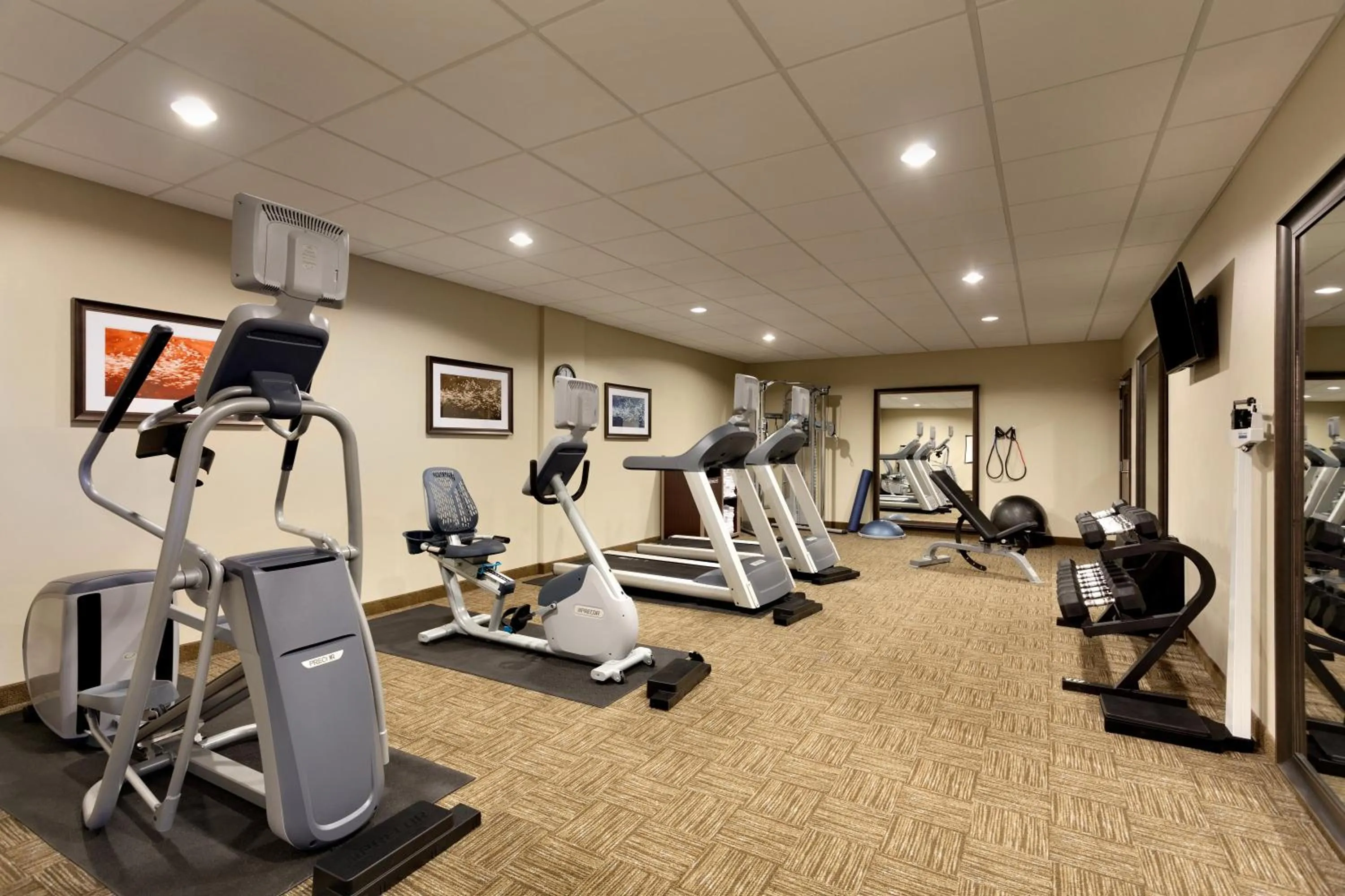 Fitness centre/facilities in Staybridge Suites Midland by IHG