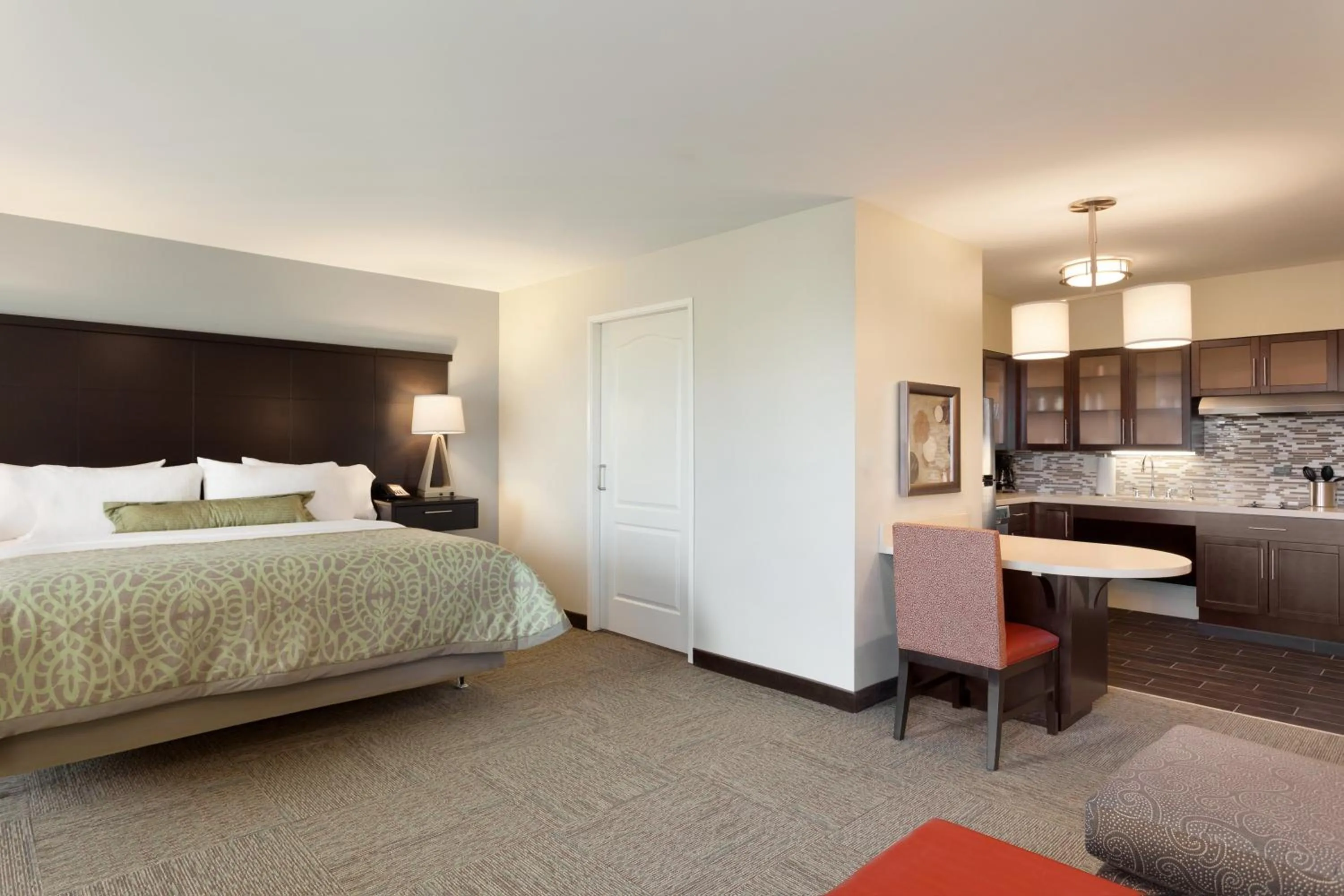 Photo of the whole room, Bed in Staybridge Suites Midland by IHG