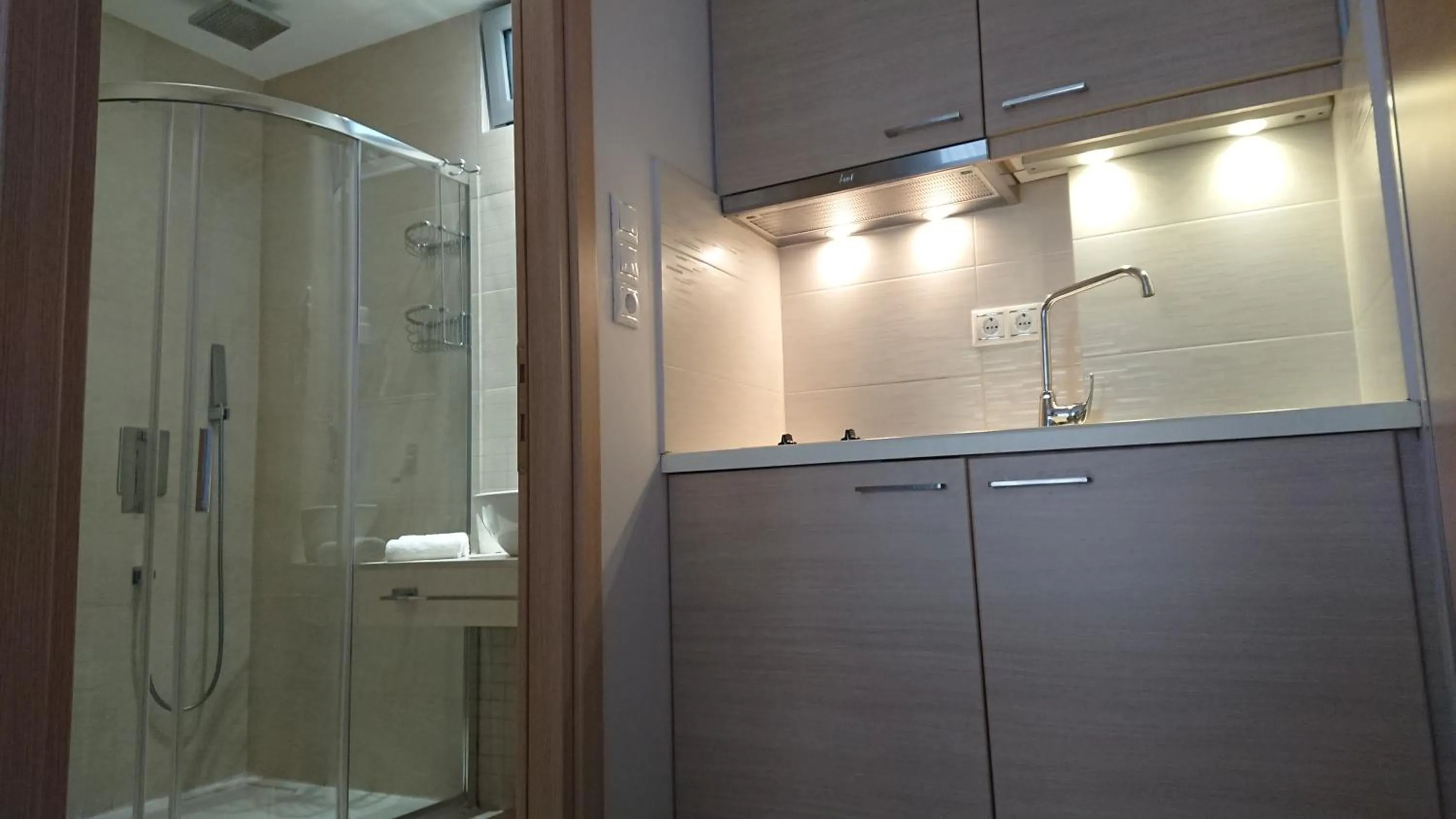 Bathroom in Diolkos Studios