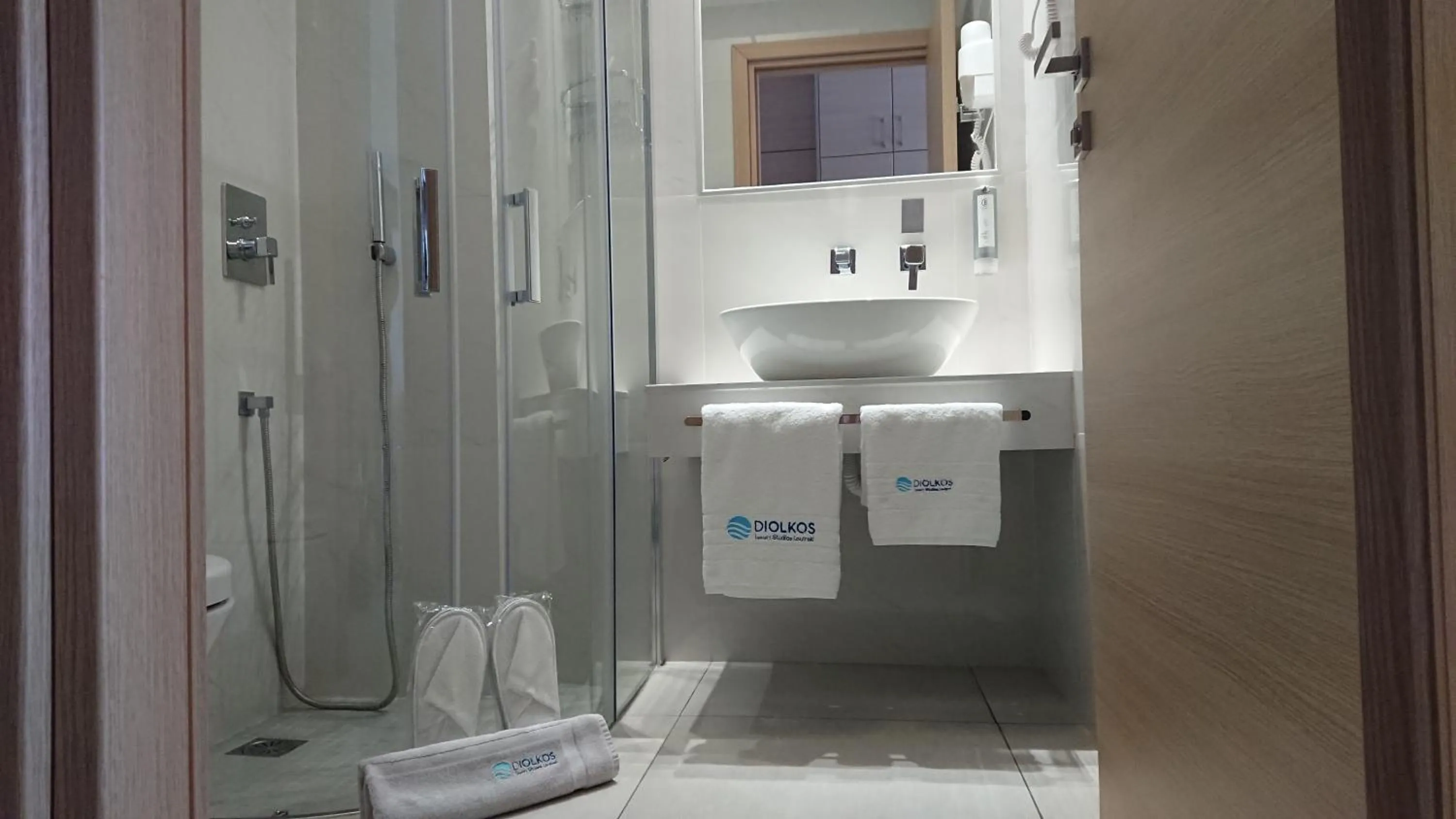 Bathroom in Diolkos Studios