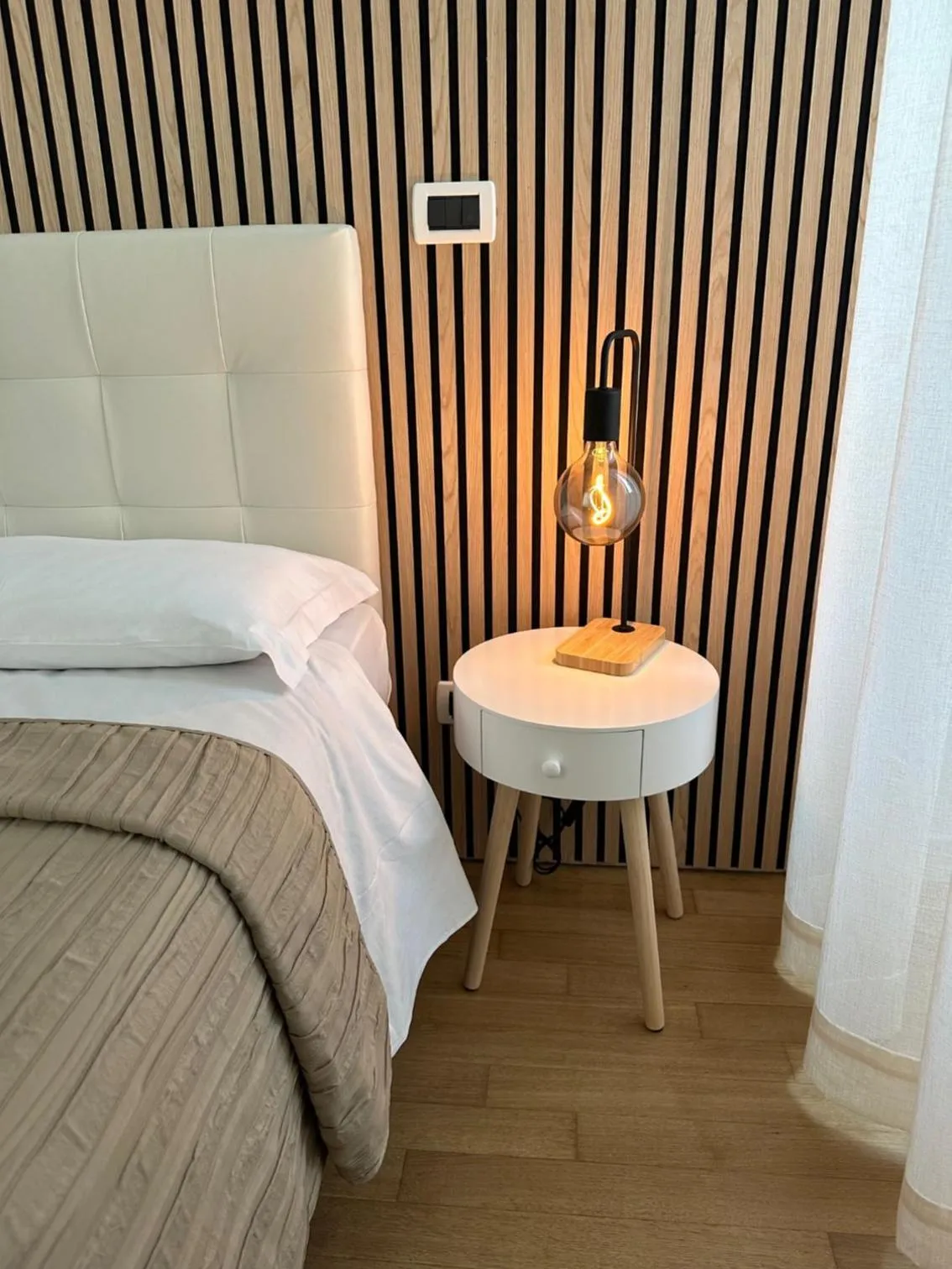 Bedroom, Bed in Green Hotel