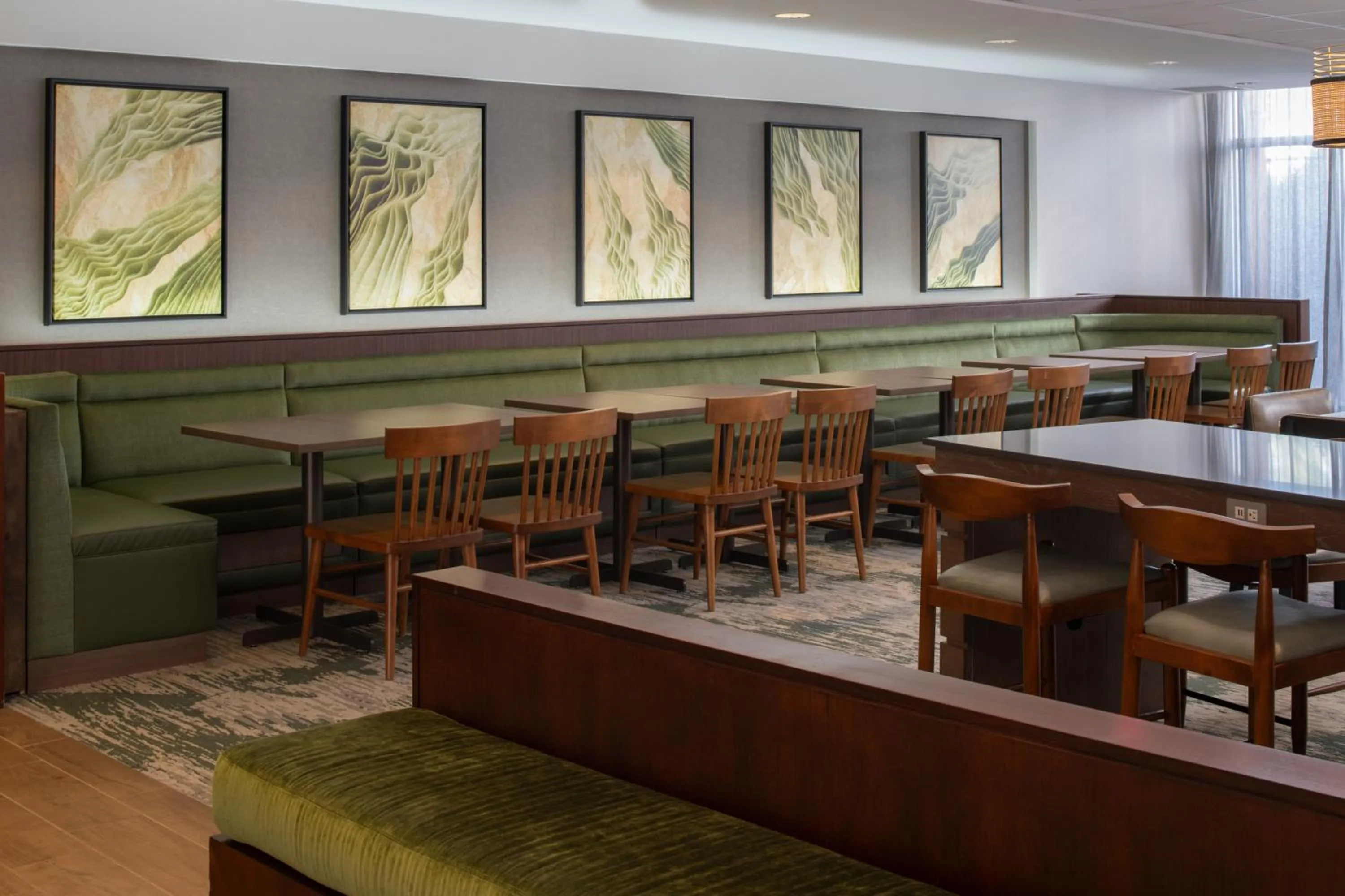 Seating area in Fairfield Inn & Suites by Marriott Tampa Westshore/Airport