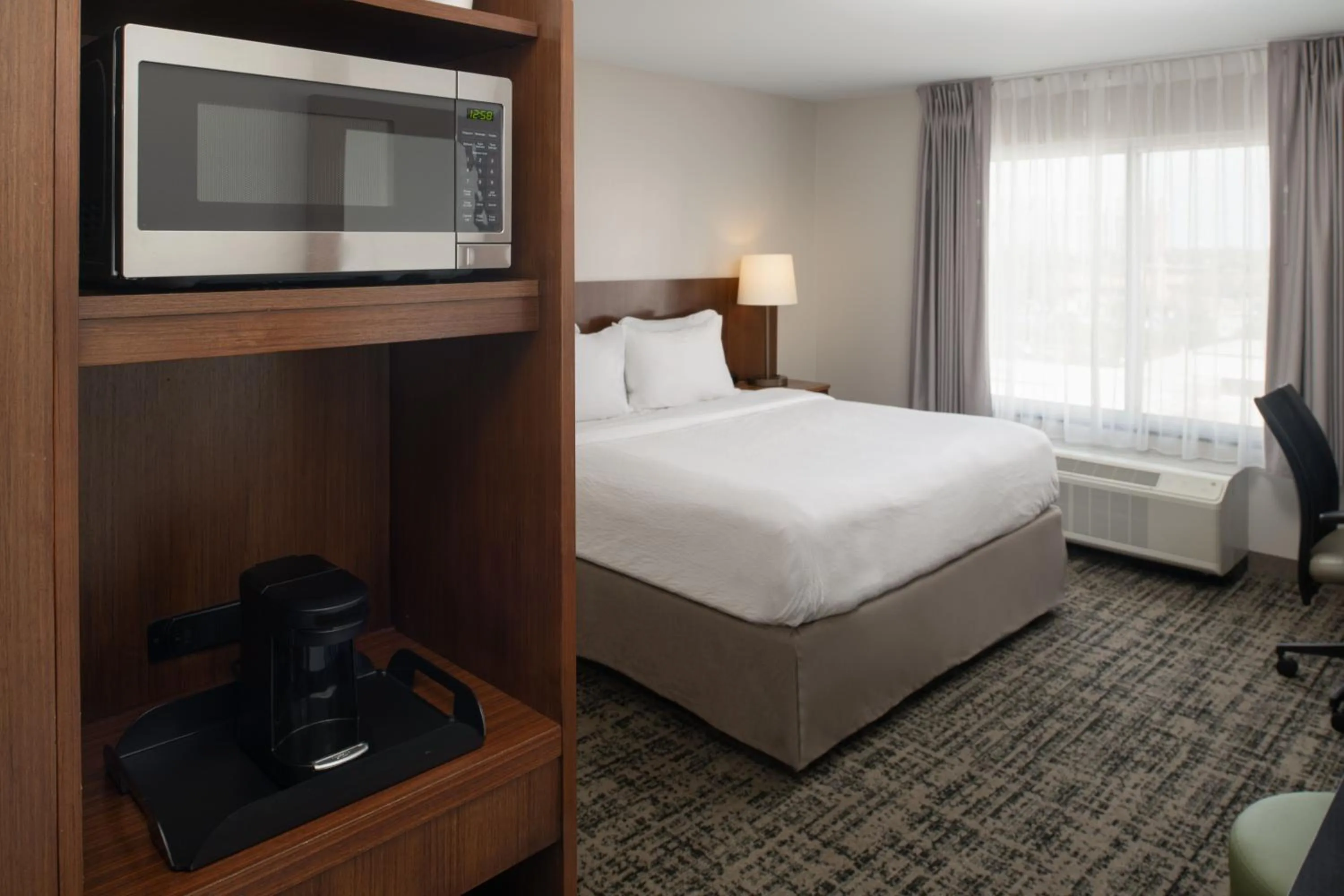 Bedroom, Bed in Fairfield Inn & Suites by Marriott Tampa Westshore/Airport
