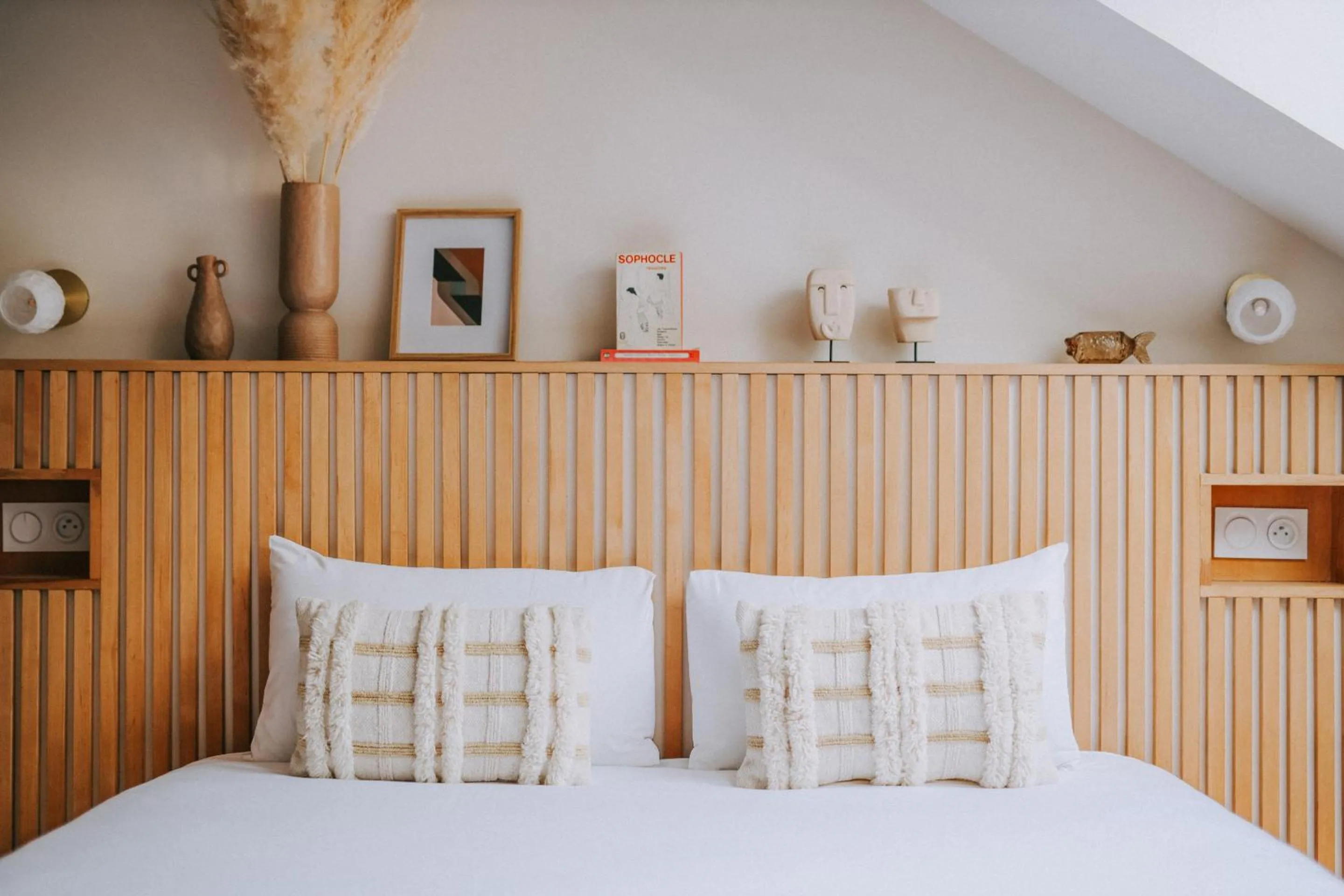 Bedroom, Bed in Apparts' Rennes BnB Solferino