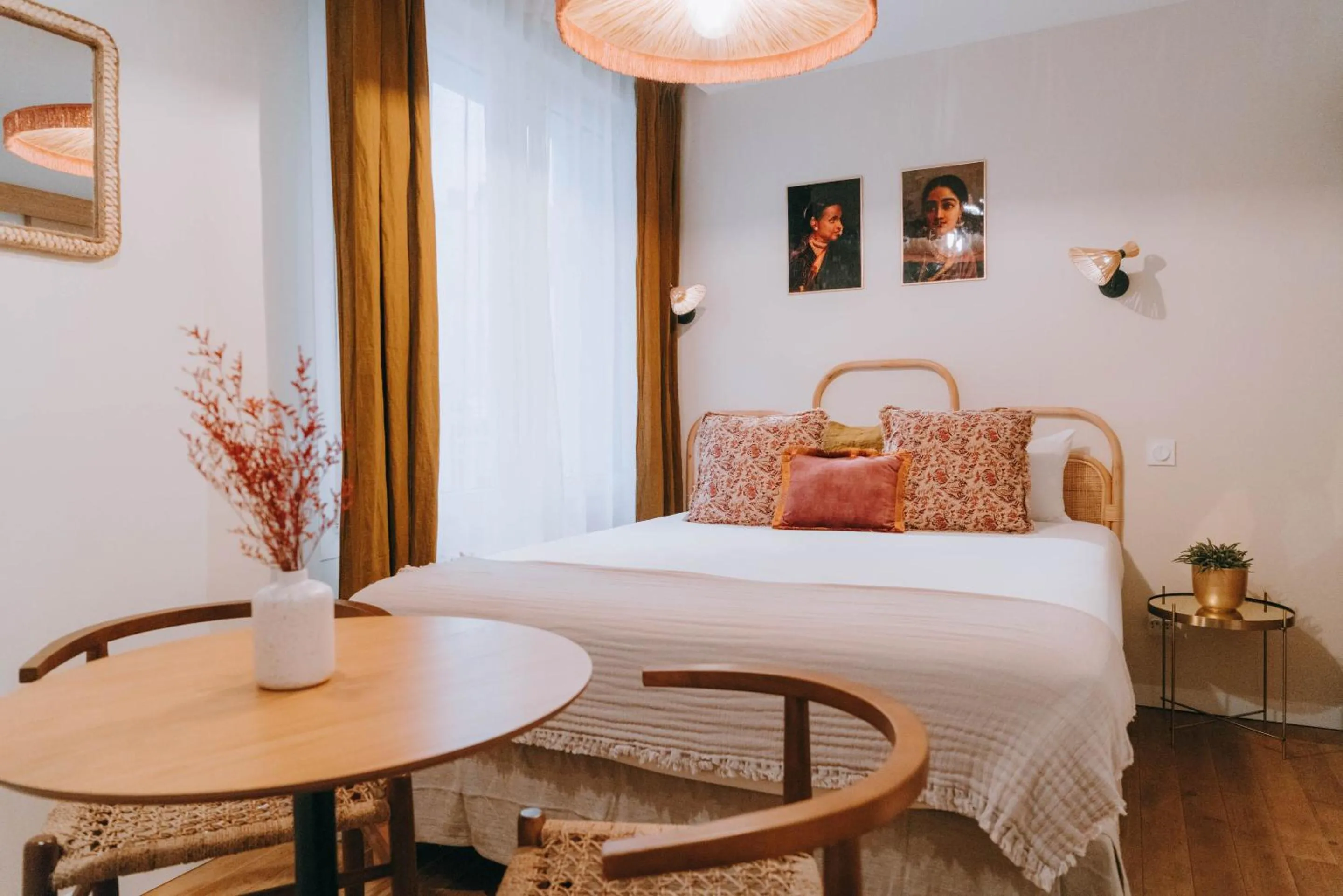 Bedroom, Bed in Apparts' Rennes BnB Solferino