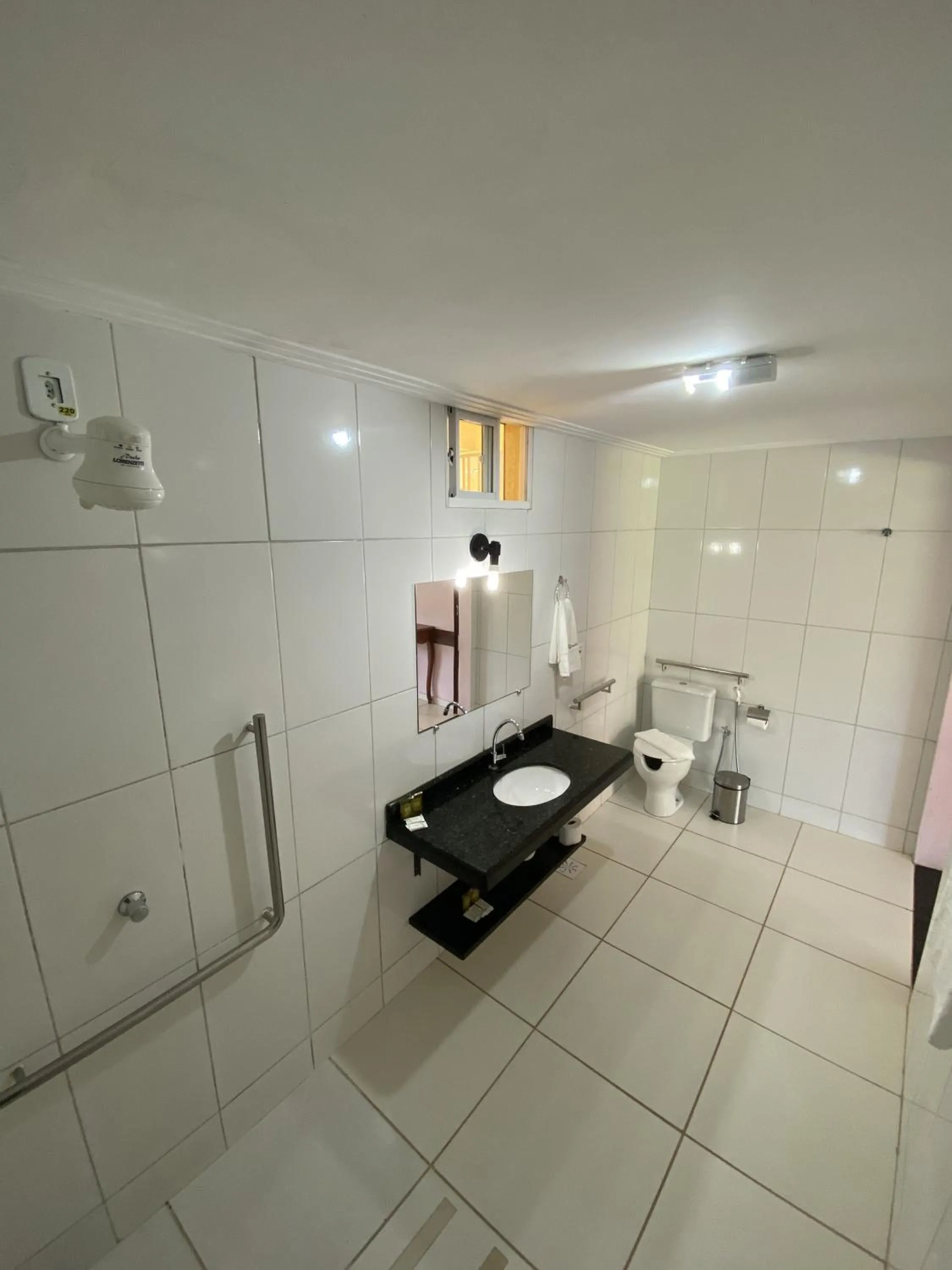 Toilet in Pousada Gruta