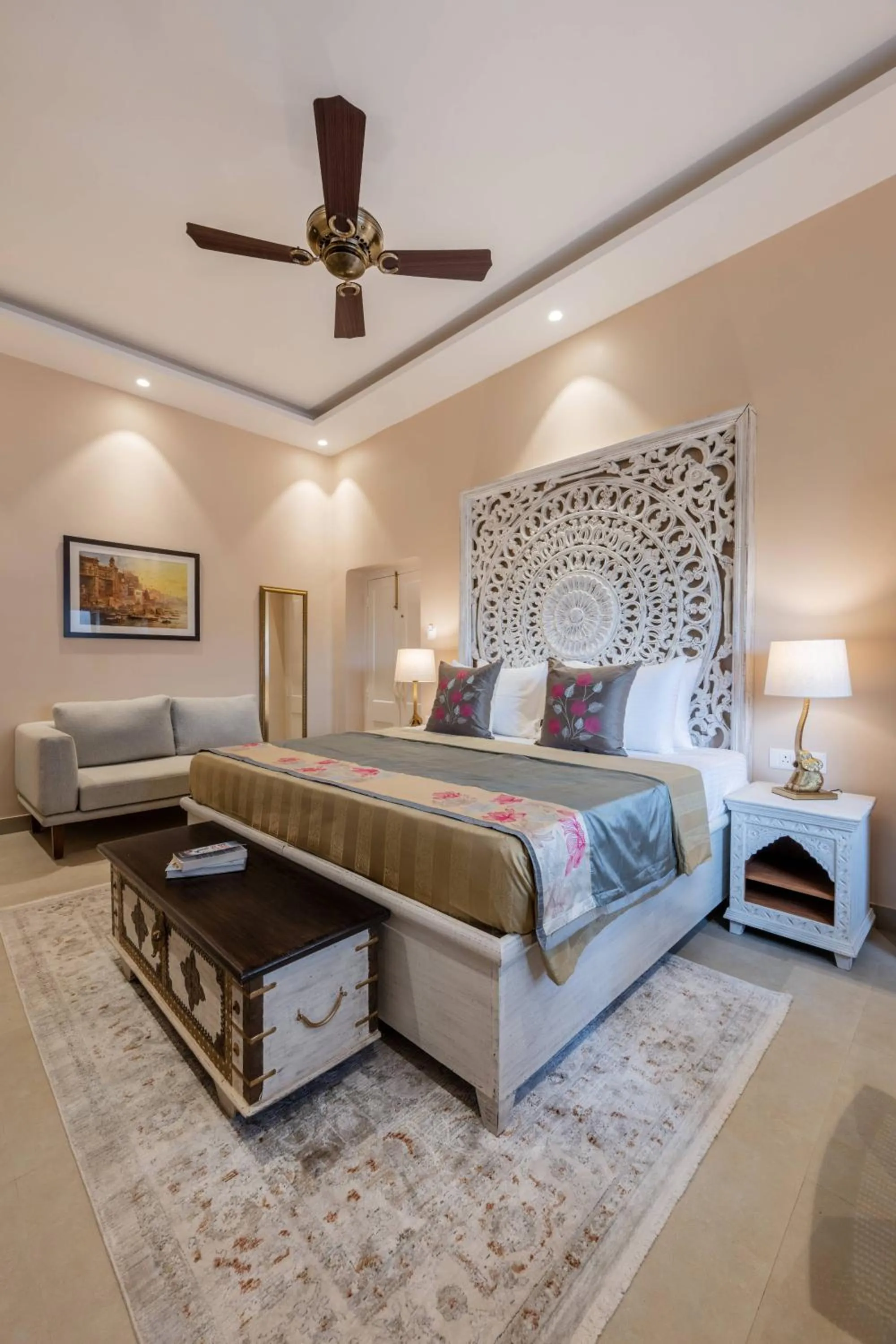 Bed in juSTa Luxe Kashi Parampara, Varanasi