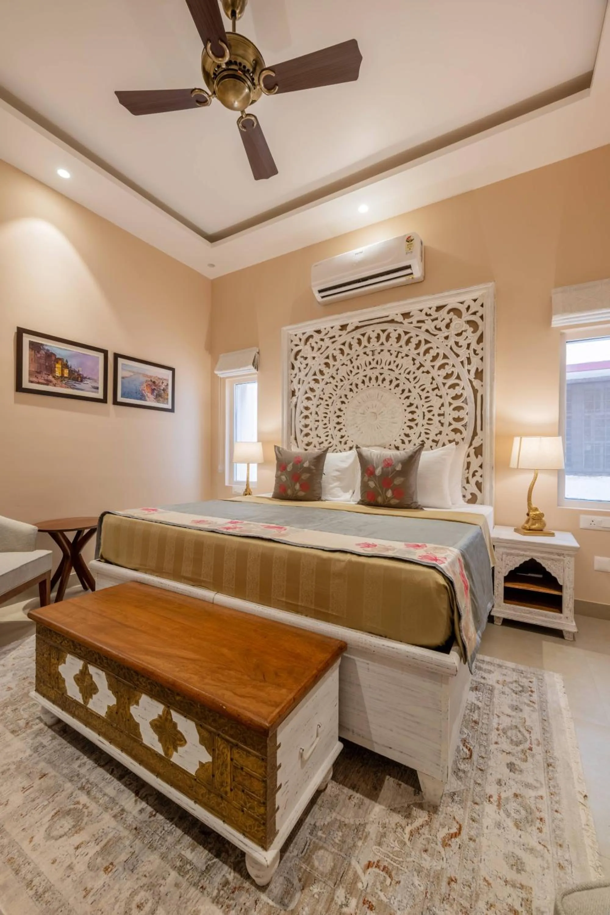 Bed in juSTa Luxe Kashi Parampara, Varanasi