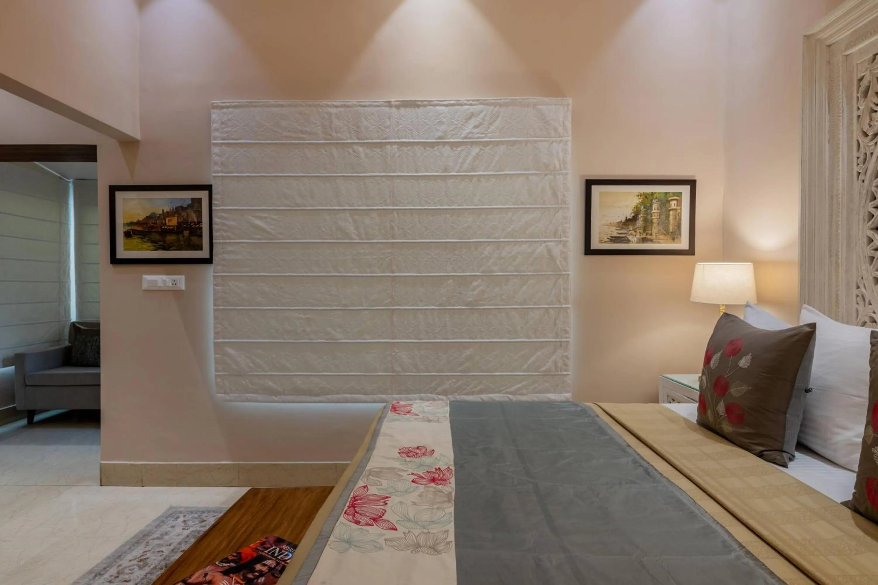 Bed in juSTa Luxe Kashi Parampara, Varanasi