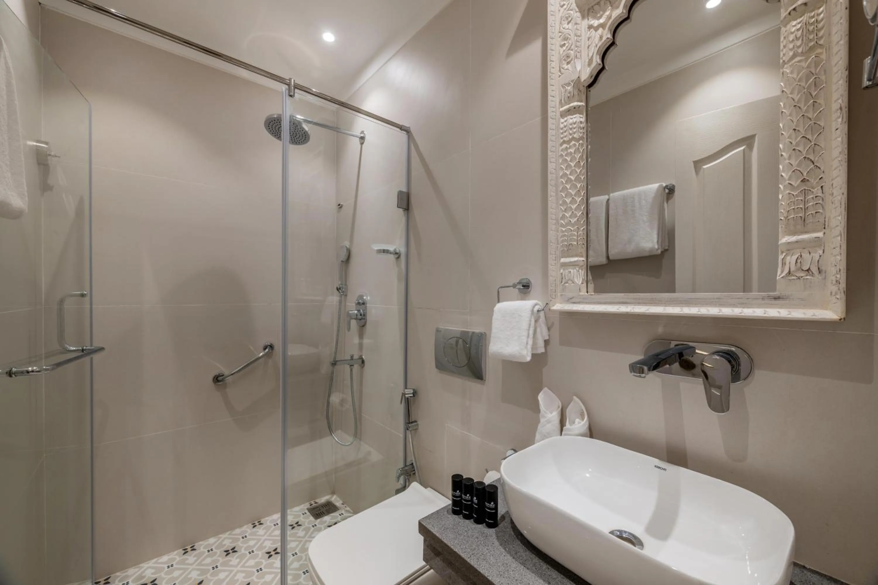 Shower in juSTa Luxe Kashi Parampara, Varanasi