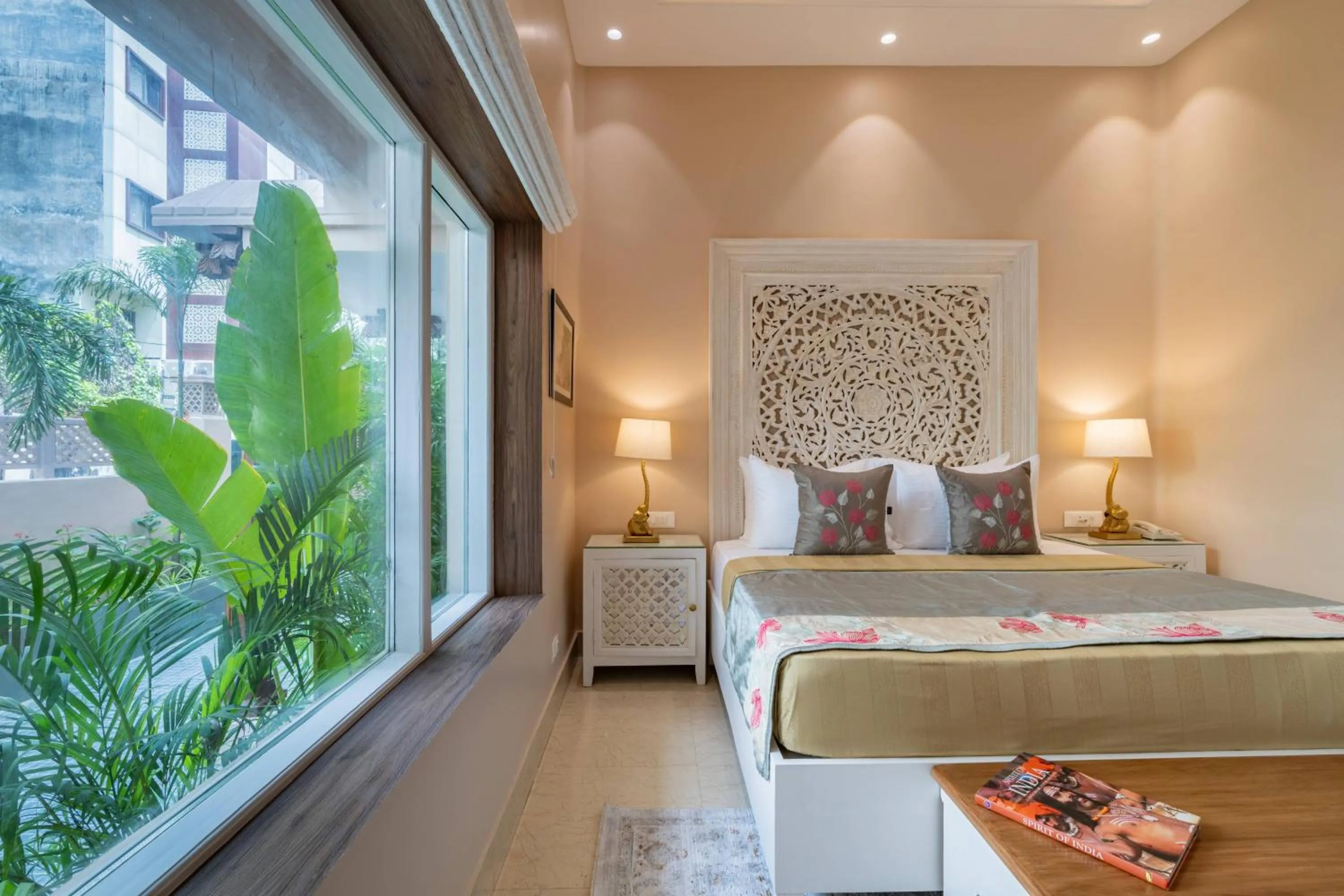 Bed in juSTa Luxe Kashi Parampara, Varanasi