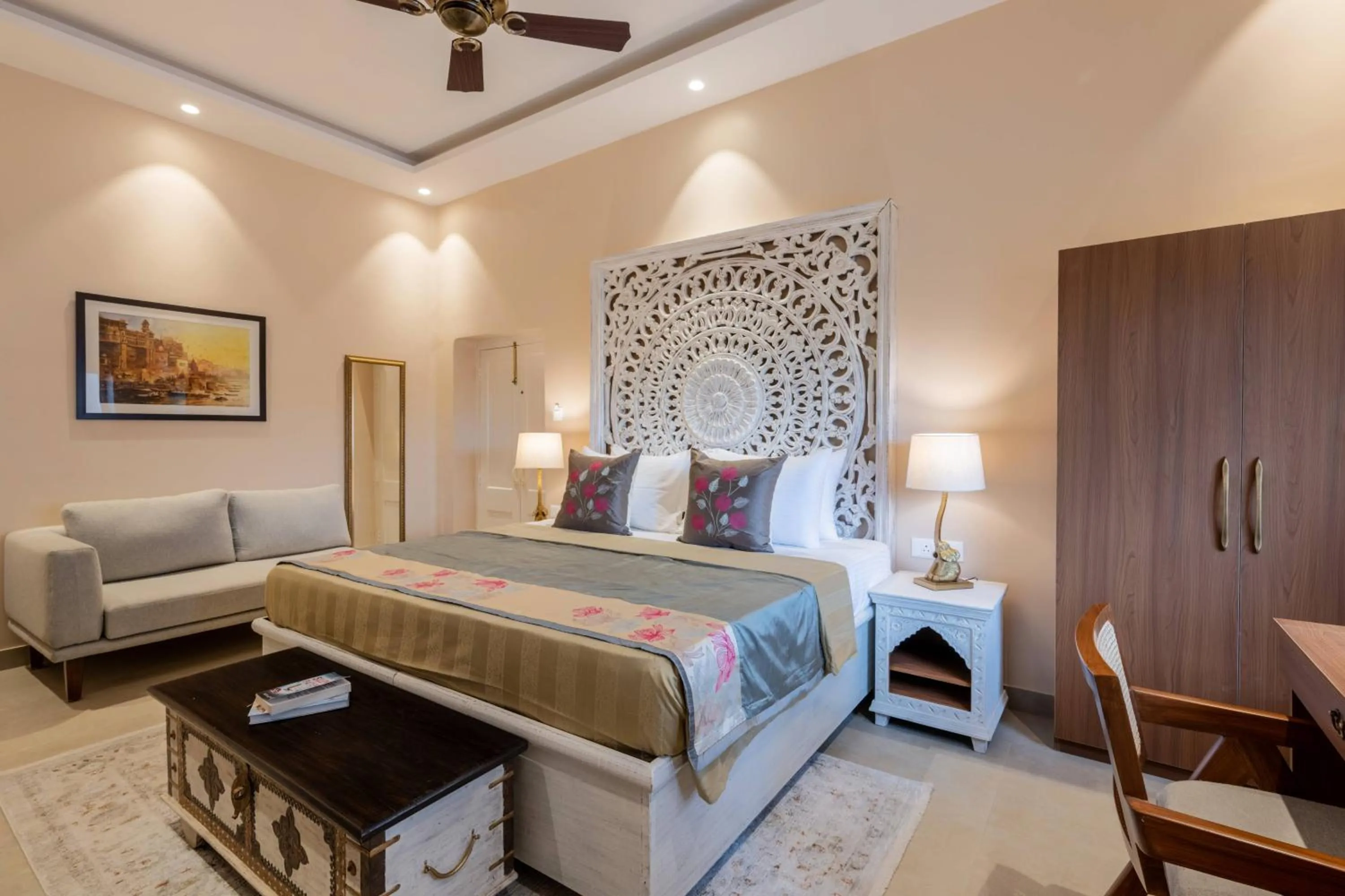 Bed in juSTa Luxe Kashi Parampara, Varanasi