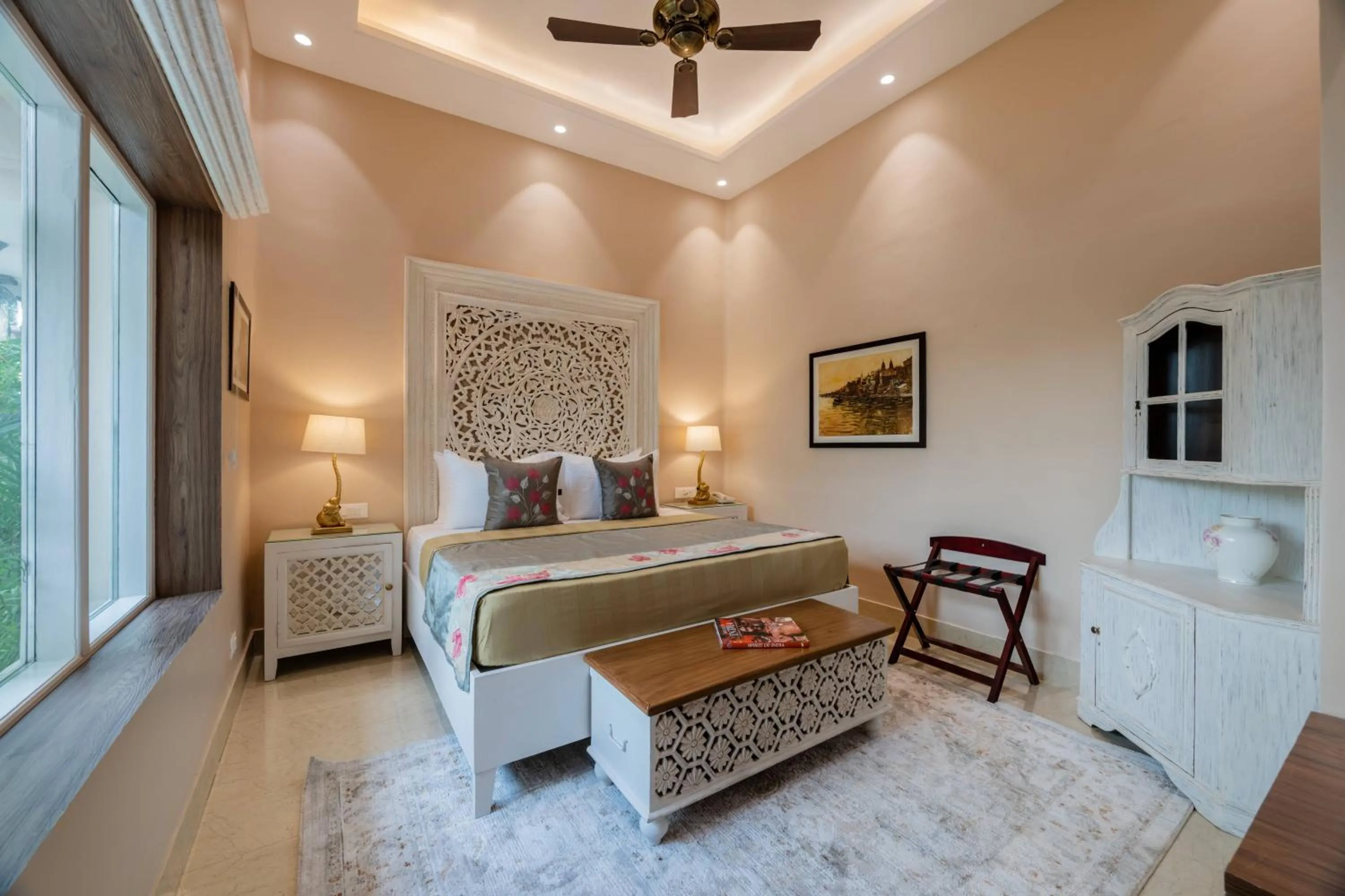 Bed in juSTa Luxe Kashi Parampara, Varanasi