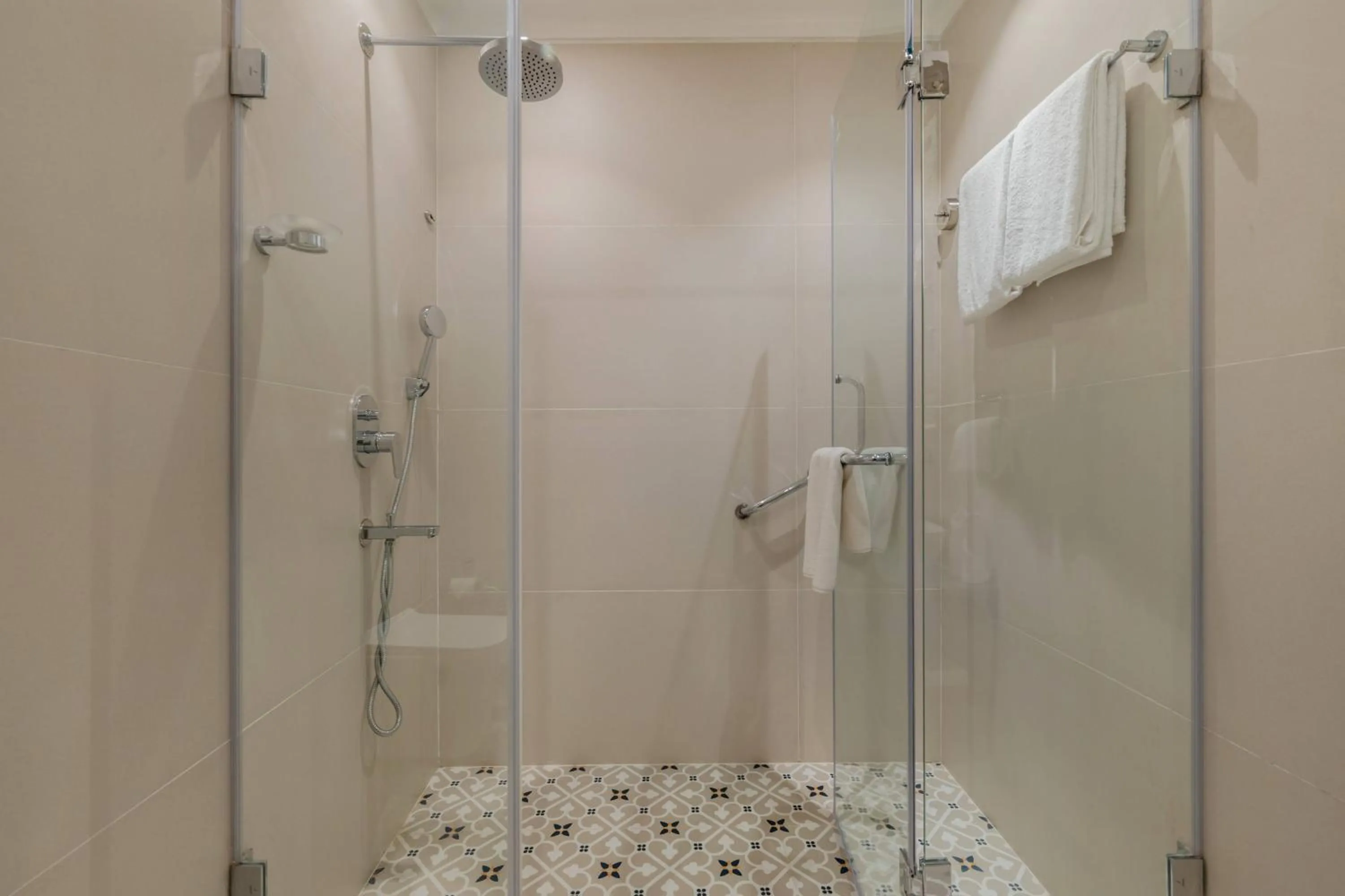 Shower in juSTa Luxe Kashi Parampara, Varanasi