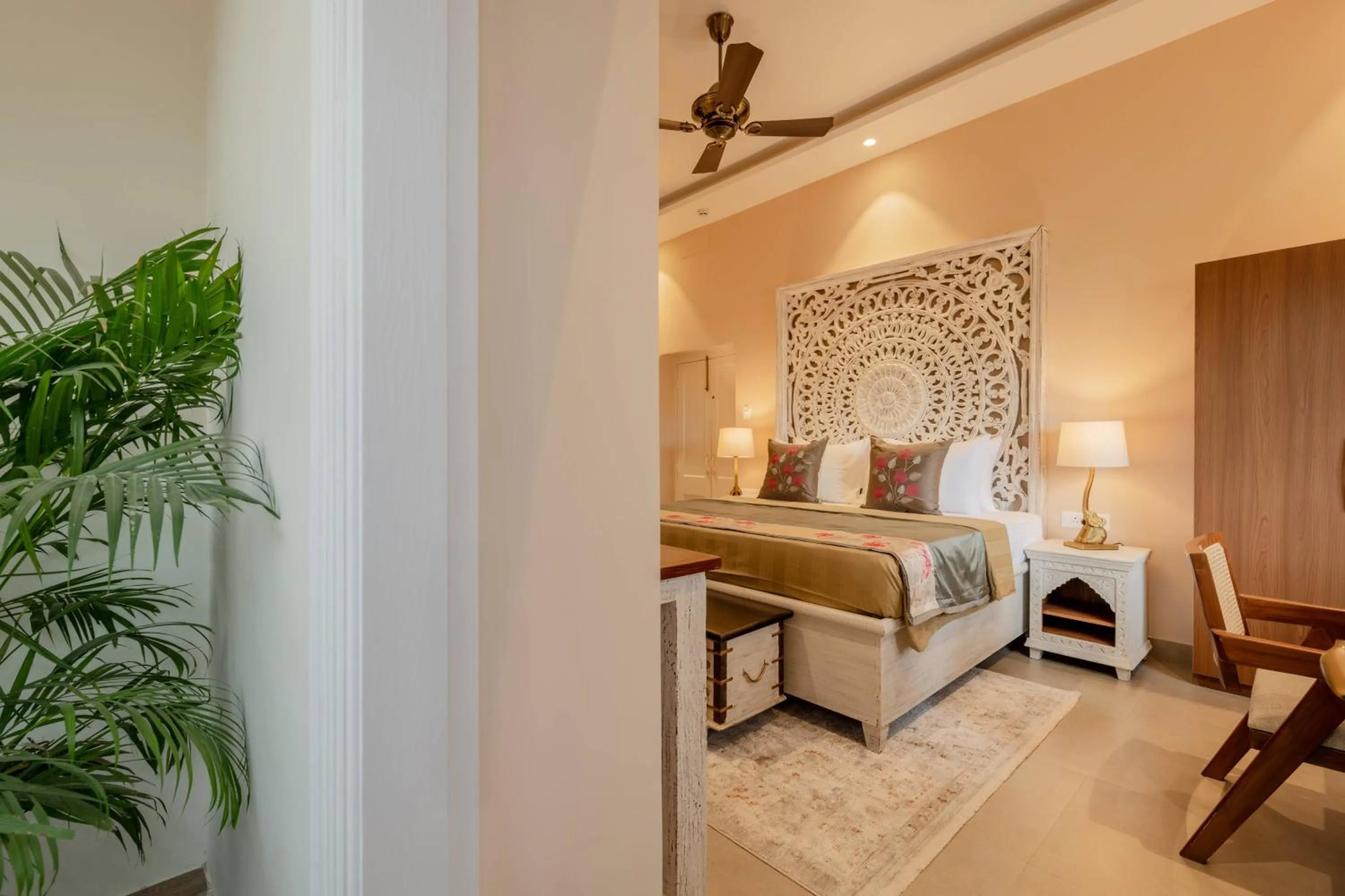 Bed in juSTa Luxe Kashi Parampara, Varanasi