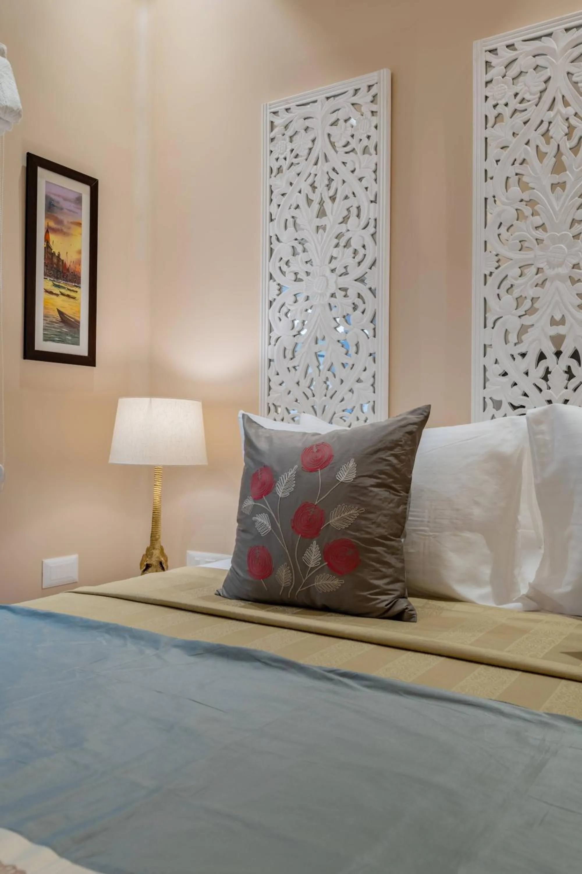 Bed in juSTa Luxe Kashi Parampara, Varanasi