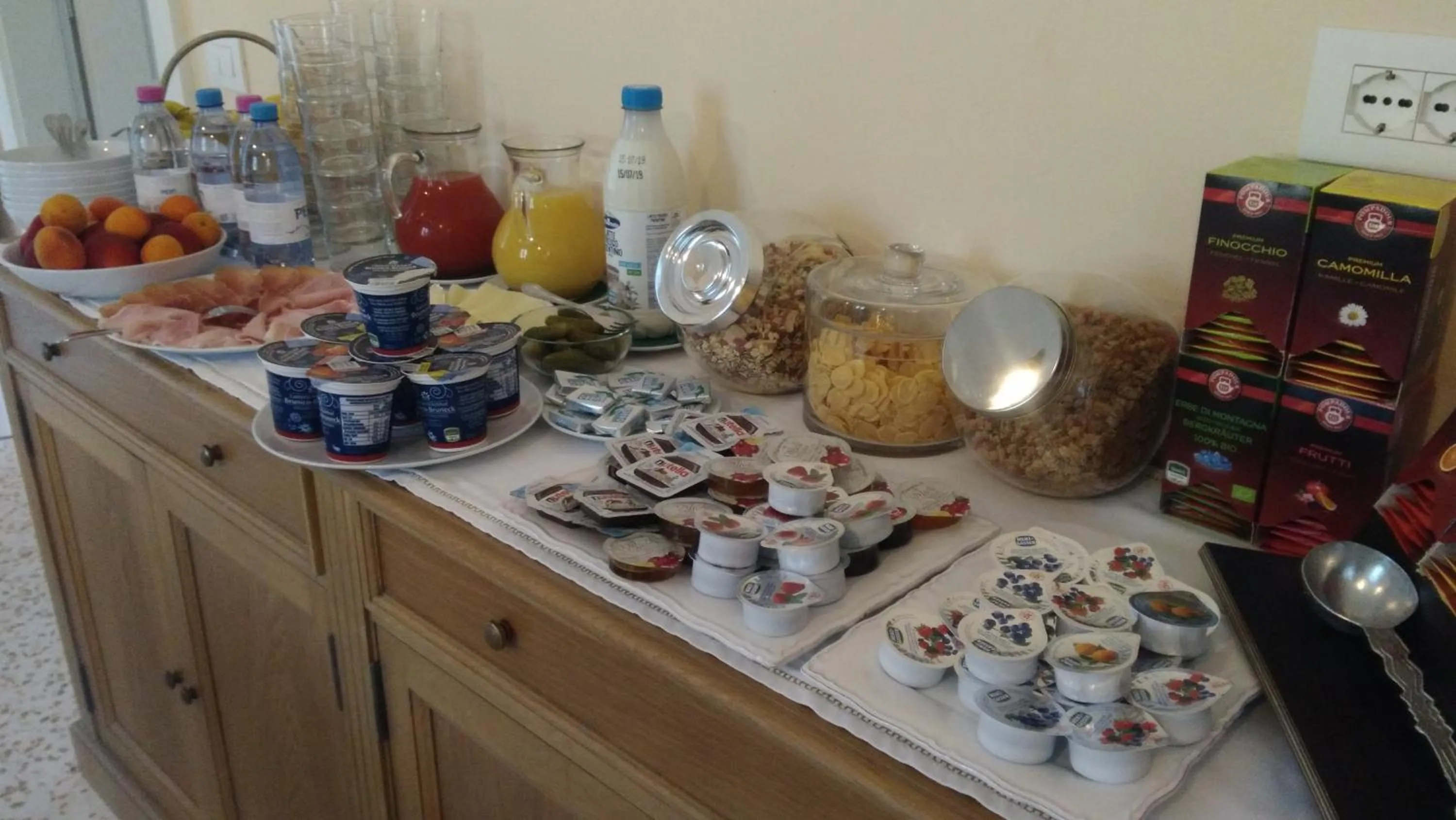 Buffet breakfast in La Villa degli Orti