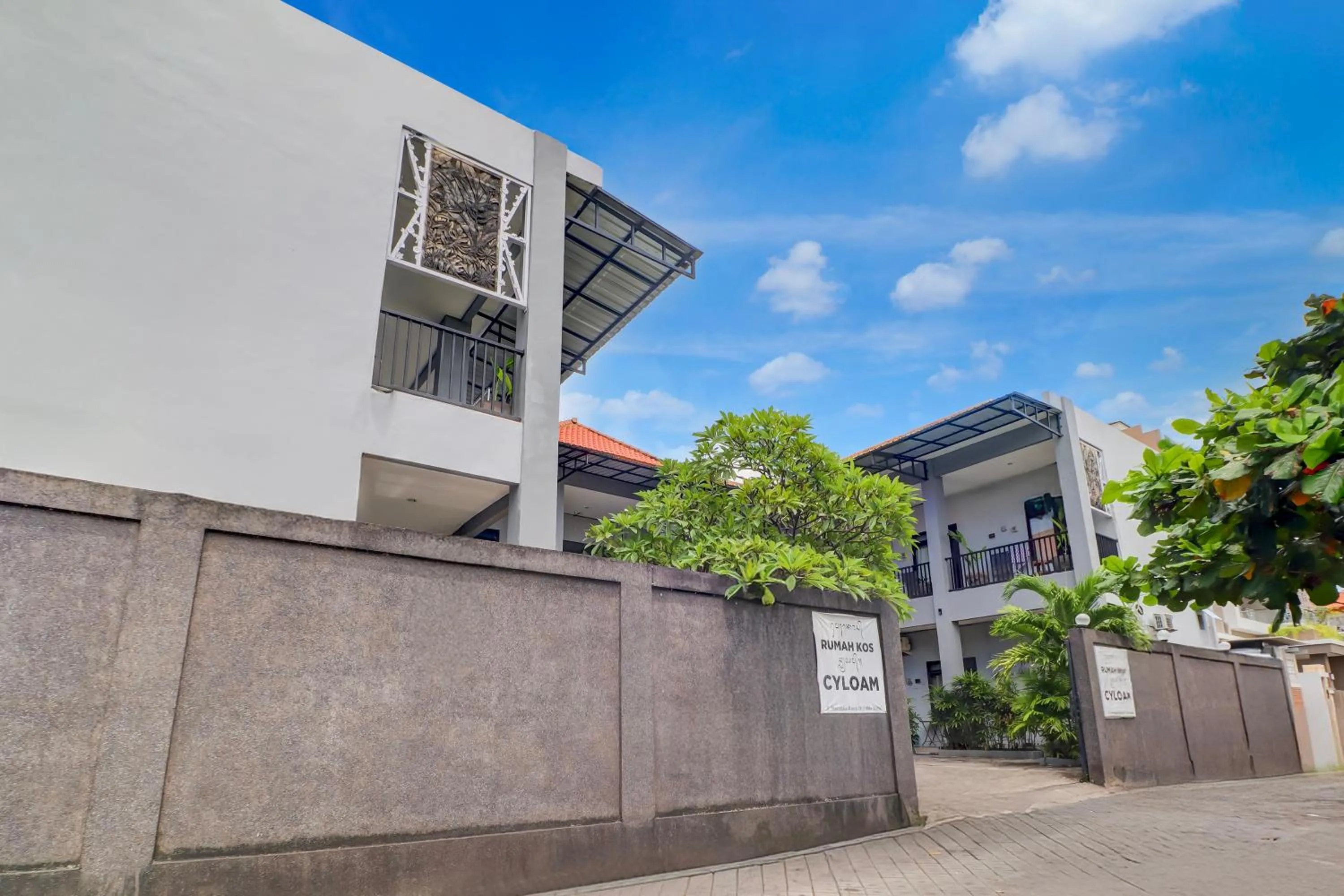 Facade/entrance in Hotel O near Trans Studio Theme Park formerly Cyloam Residence