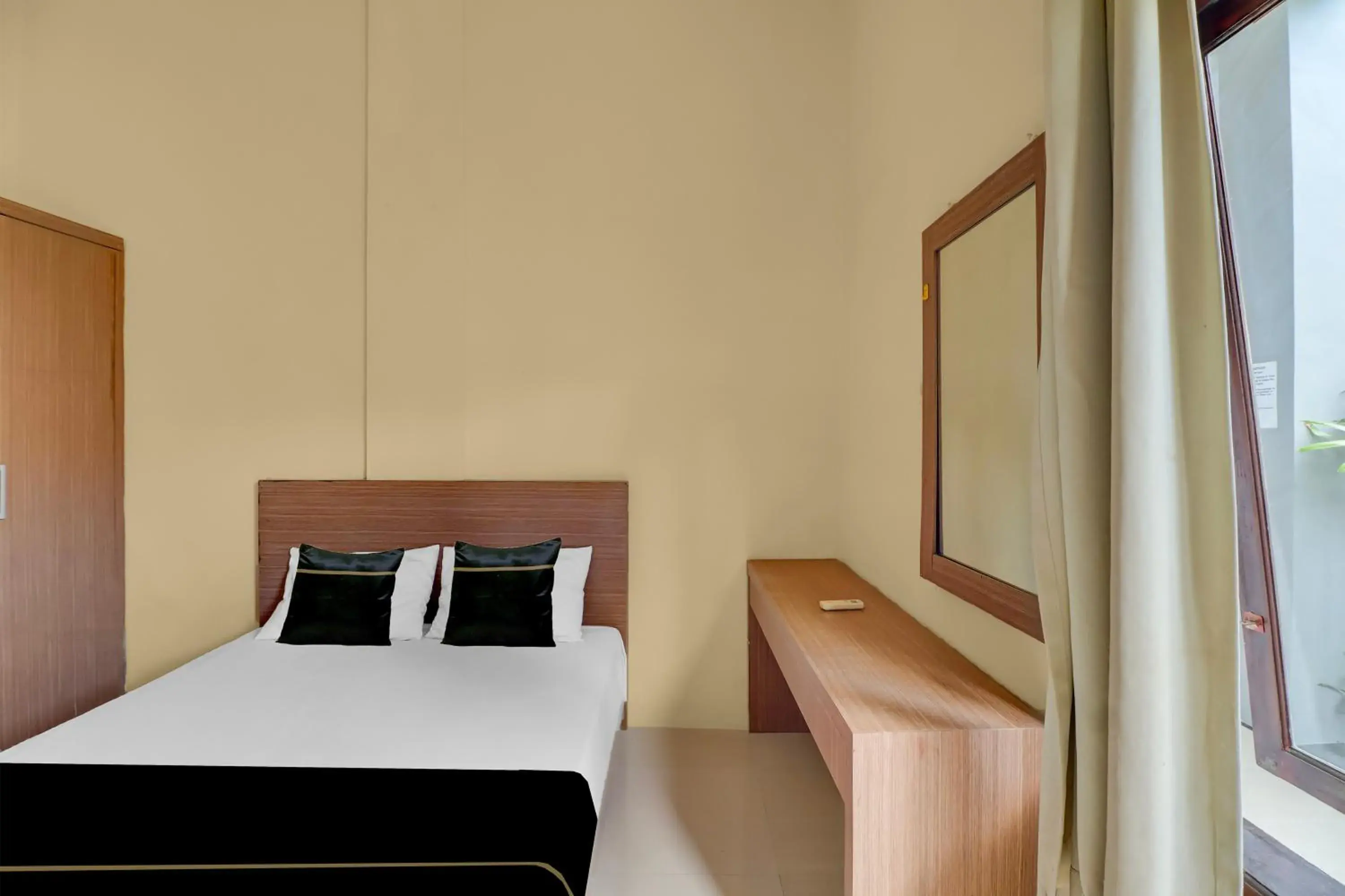 Deluxe Double Room in Hotel O near Trans Studio Theme Park formerly Cyloam Residence Deluxe Double Room in Hotel O near Trans Studio Theme Park formerly Cyloam Residence