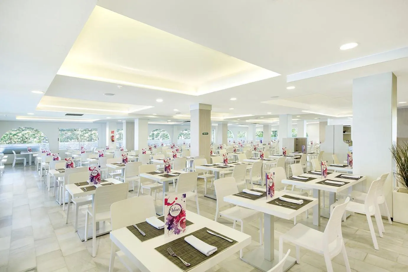 Restaurant/places to eat in FERGUS Style Bahamas