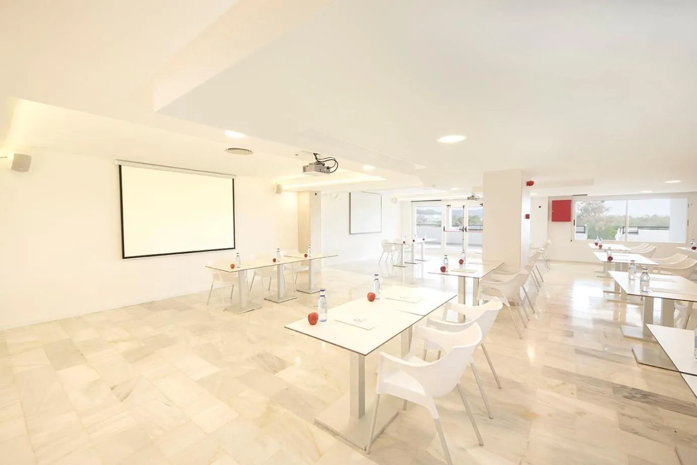 Meeting/conference room in FERGUS Style Bahamas