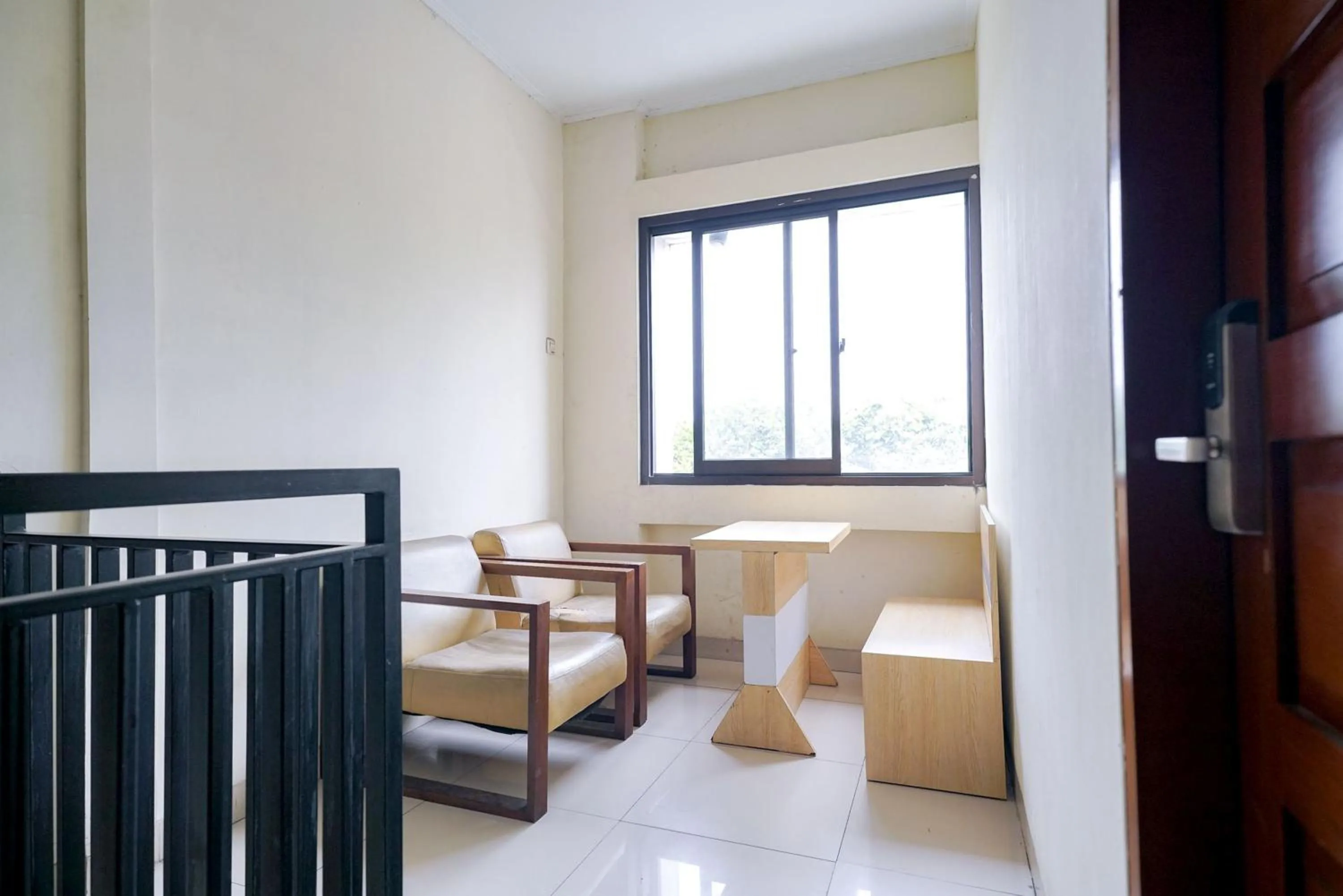 Living room in RedDoorz at Buah Batu 5