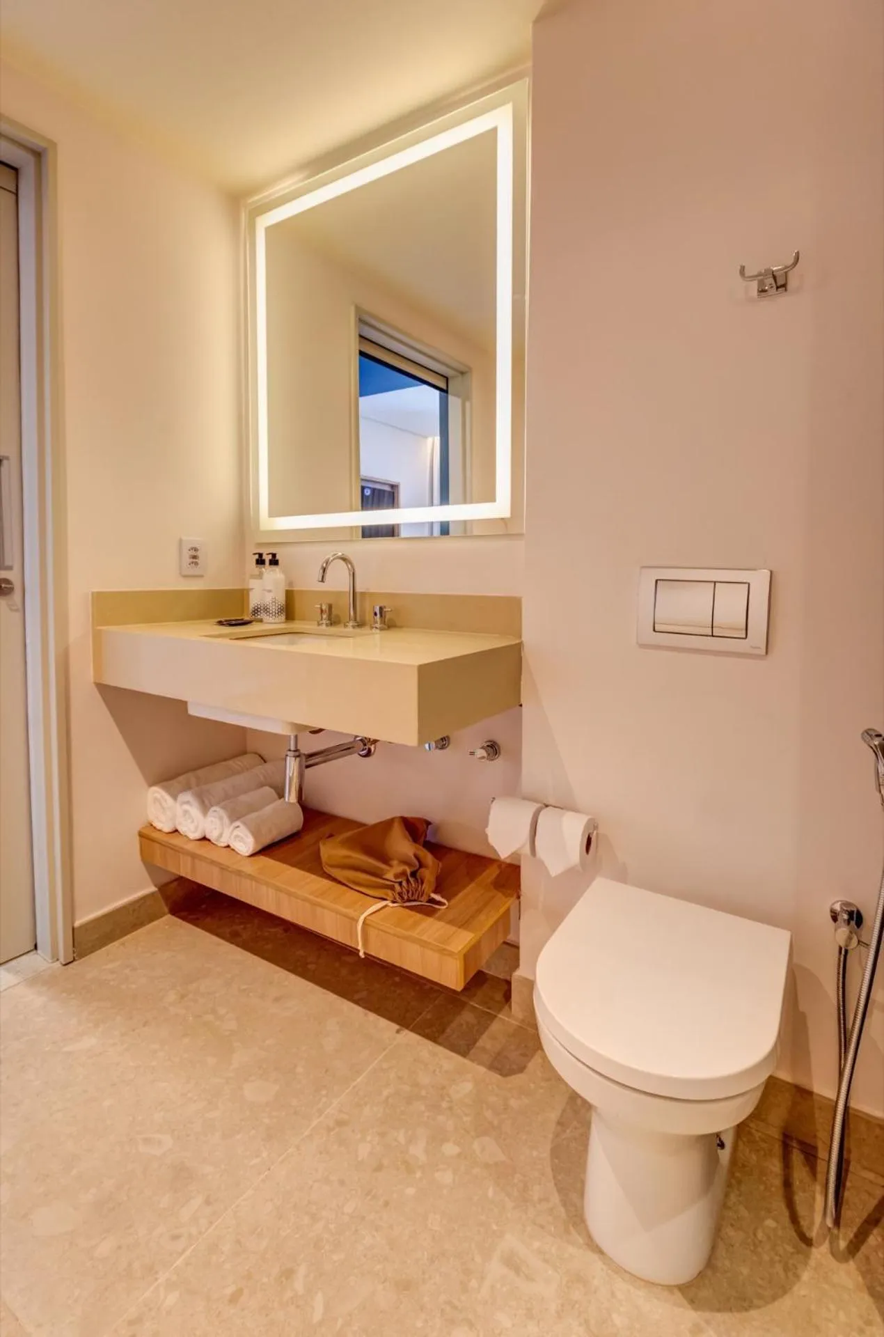 Bathroom in Hampton By Hilton Caraguatatuba Serramar