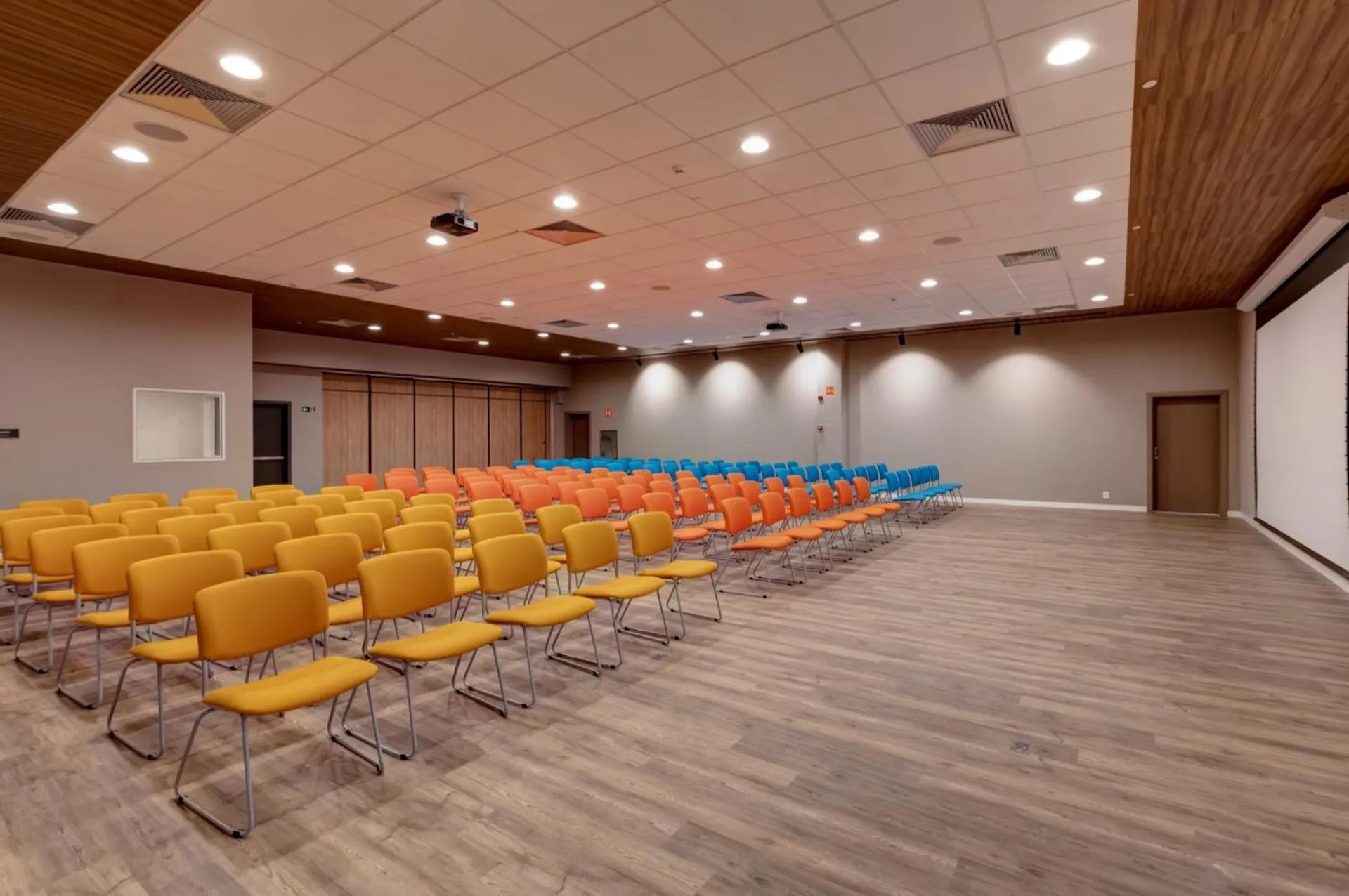 Meeting/conference room in Hampton By Hilton Caraguatatuba Serramar