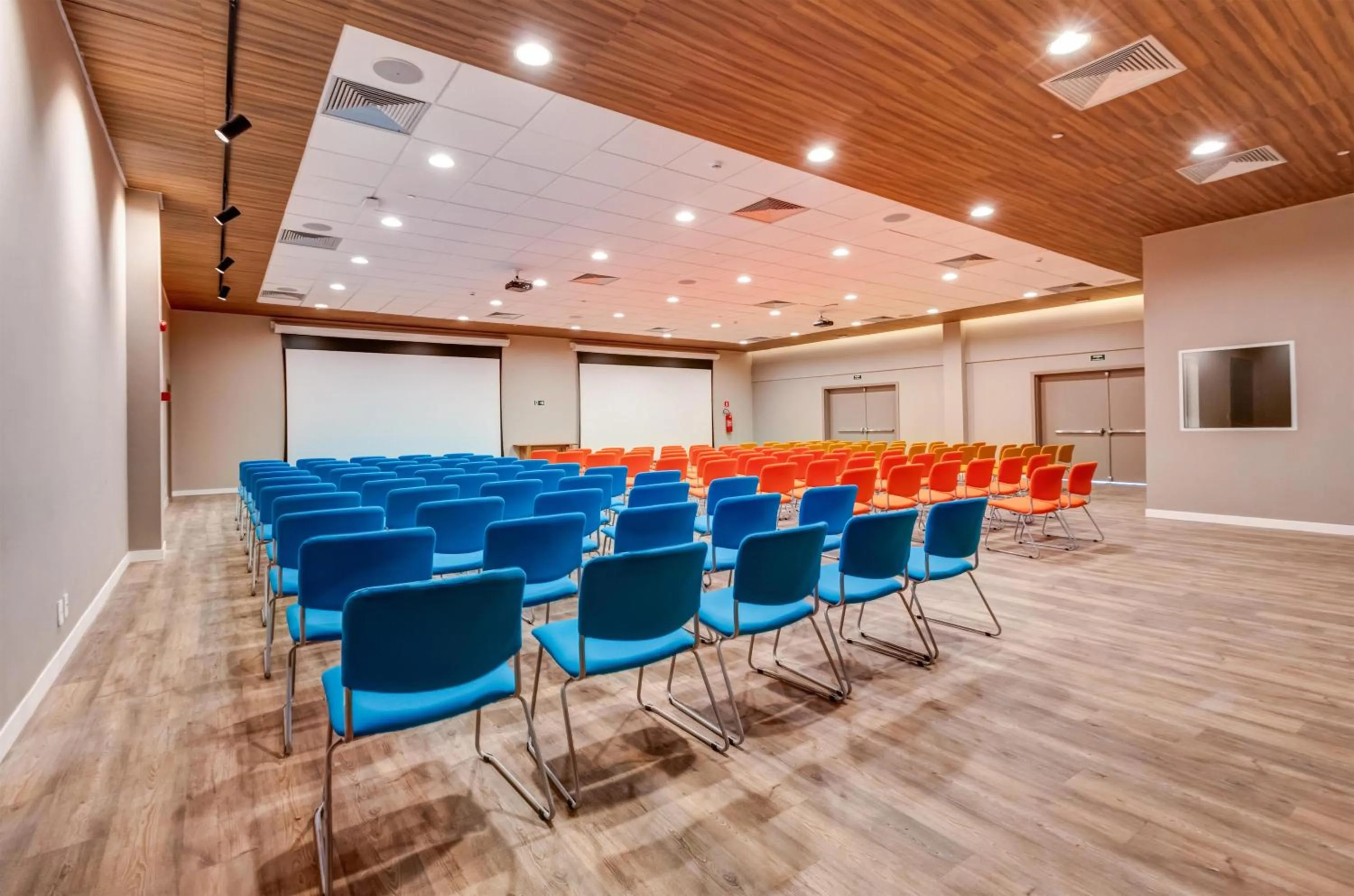 Meeting/conference room in Hampton By Hilton Caraguatatuba Serramar