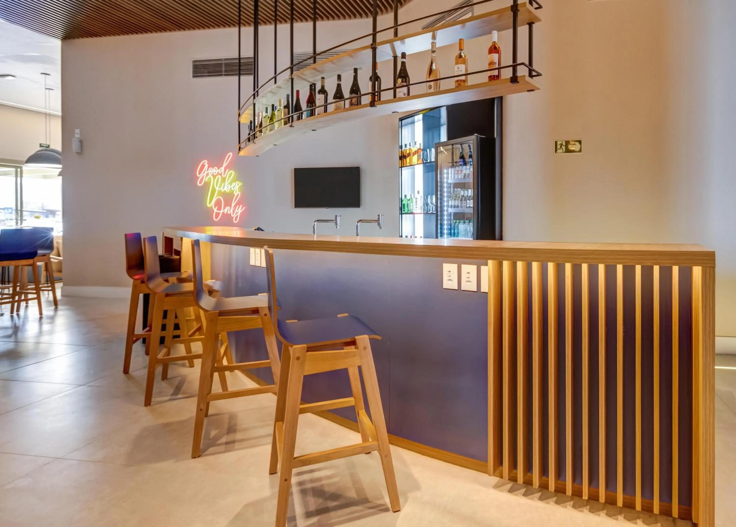 Lounge or bar in Hampton By Hilton Caraguatatuba Serramar
