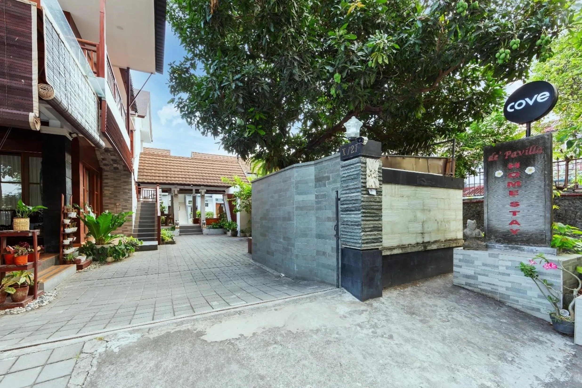 Property building in Cove De Pavilla