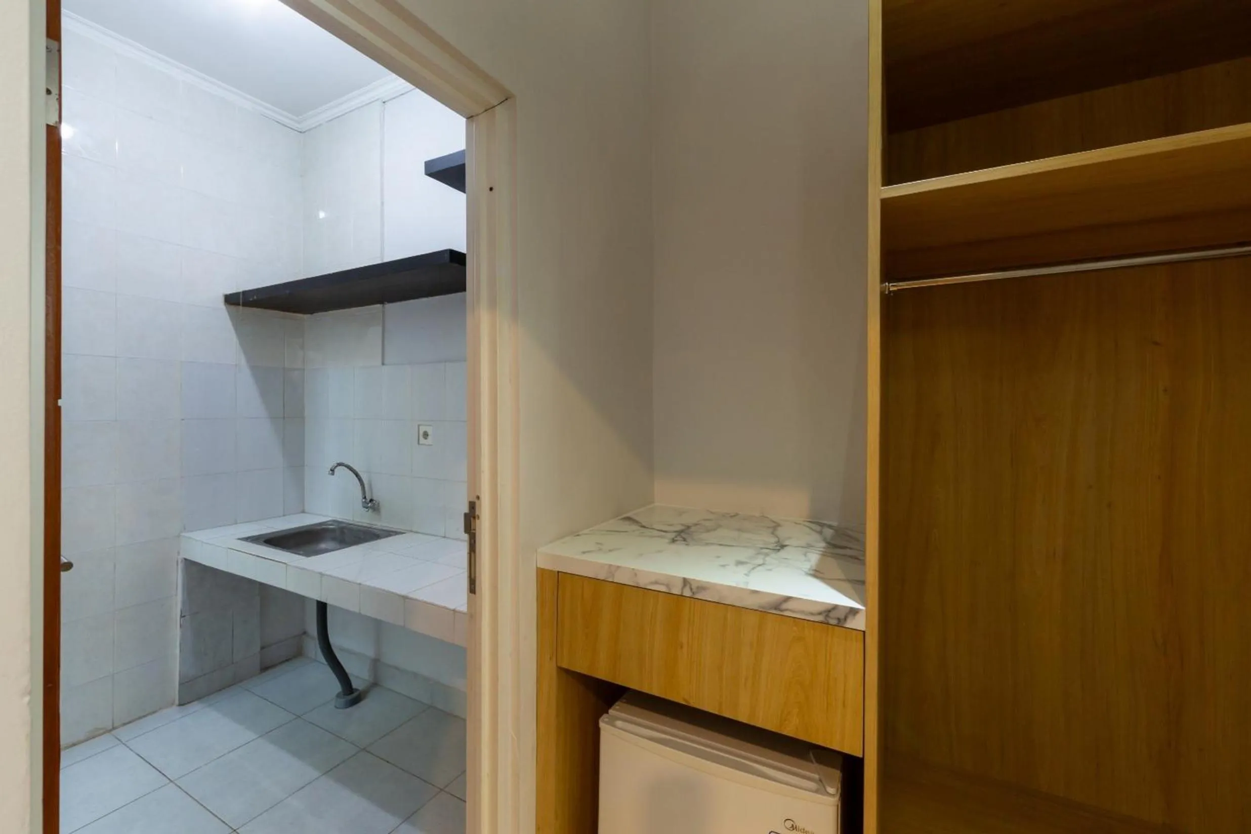 wardrobe in Cove De Pavilla