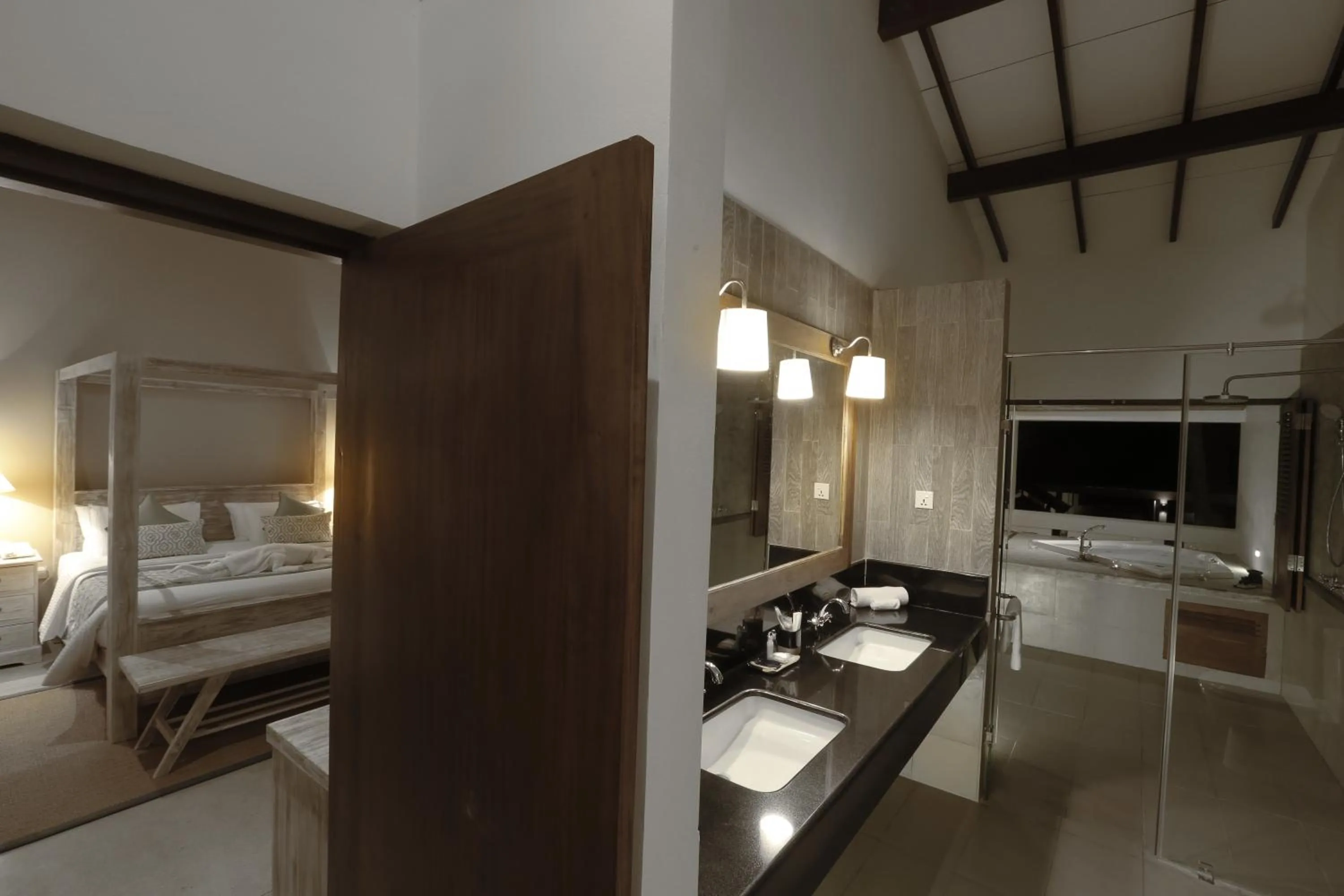 Bathroom, Bed in The Beach Boutique