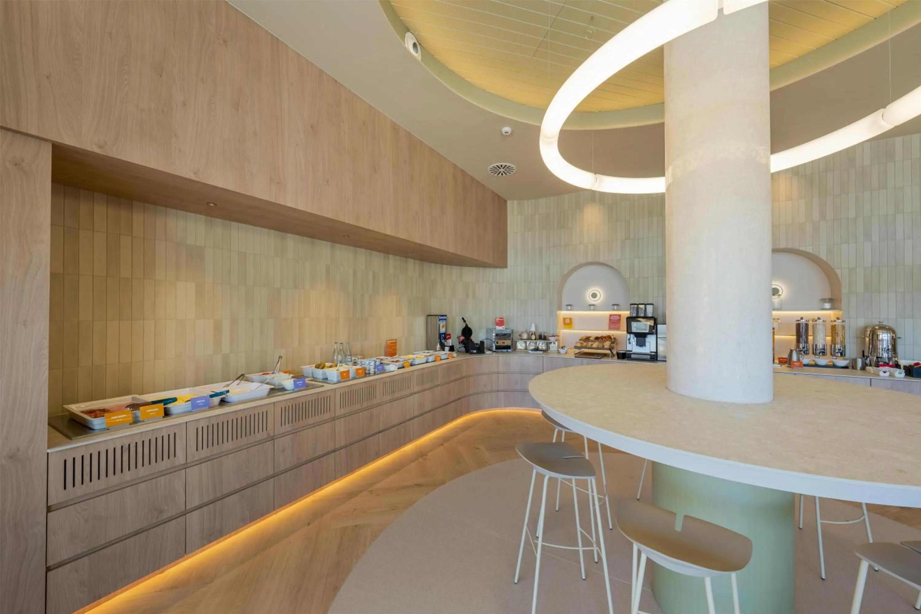 Breakfast in Hampton By Hilton Alicante Airport