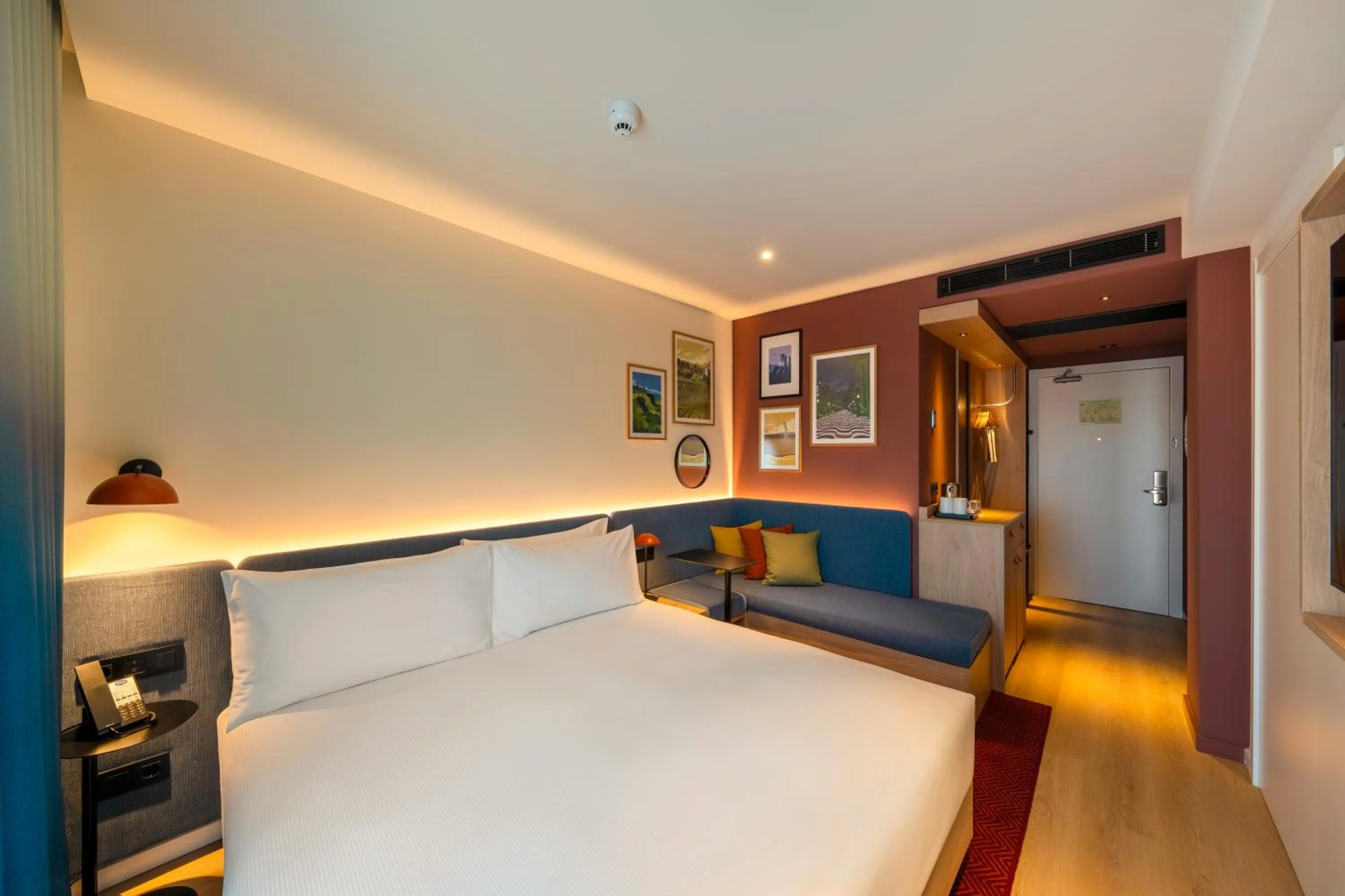 Photo of the whole room, Bed in Hampton By Hilton Alicante Airport