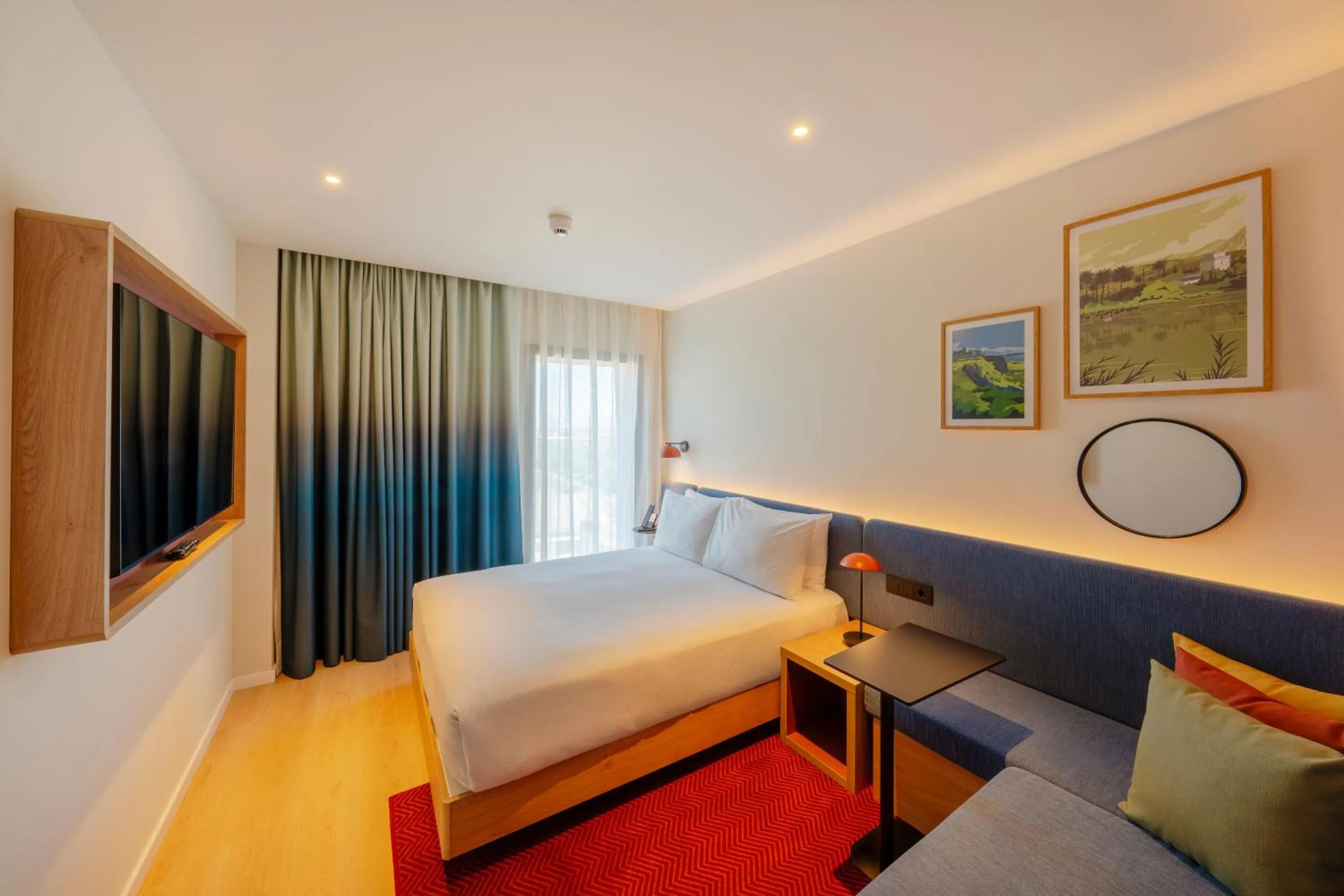 Photo of the whole room, Bed in Hampton By Hilton Alicante Airport