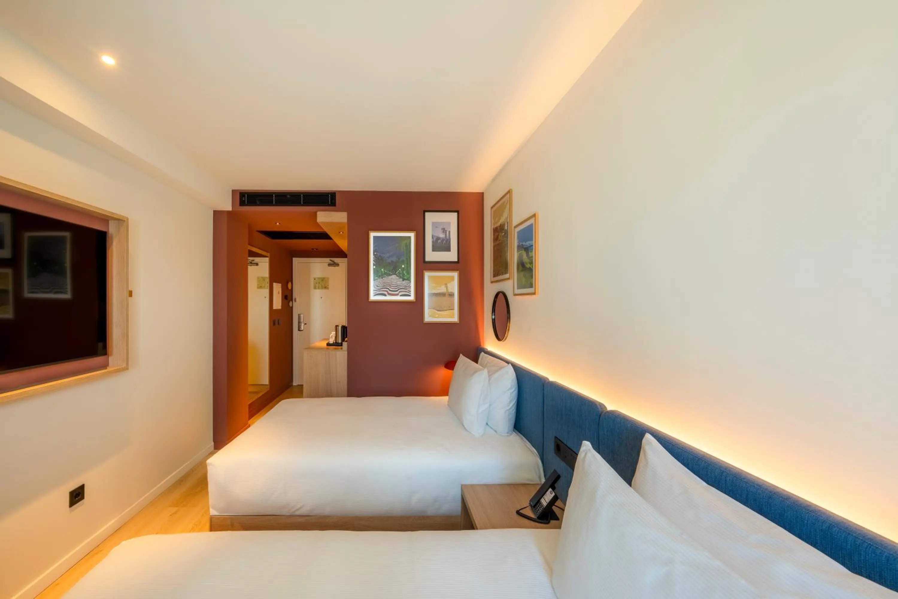 Photo of the whole room, Bed in Hampton By Hilton Alicante Airport